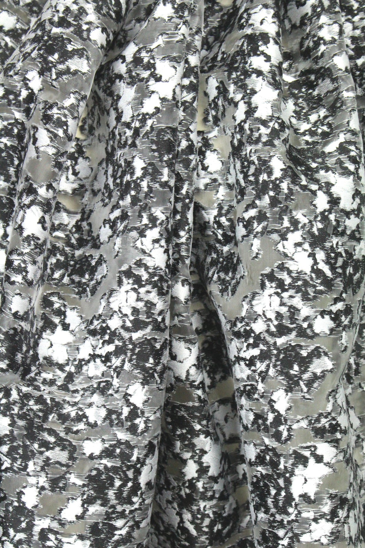 Tah@ri black/white mesh clip weave 2.33 yds