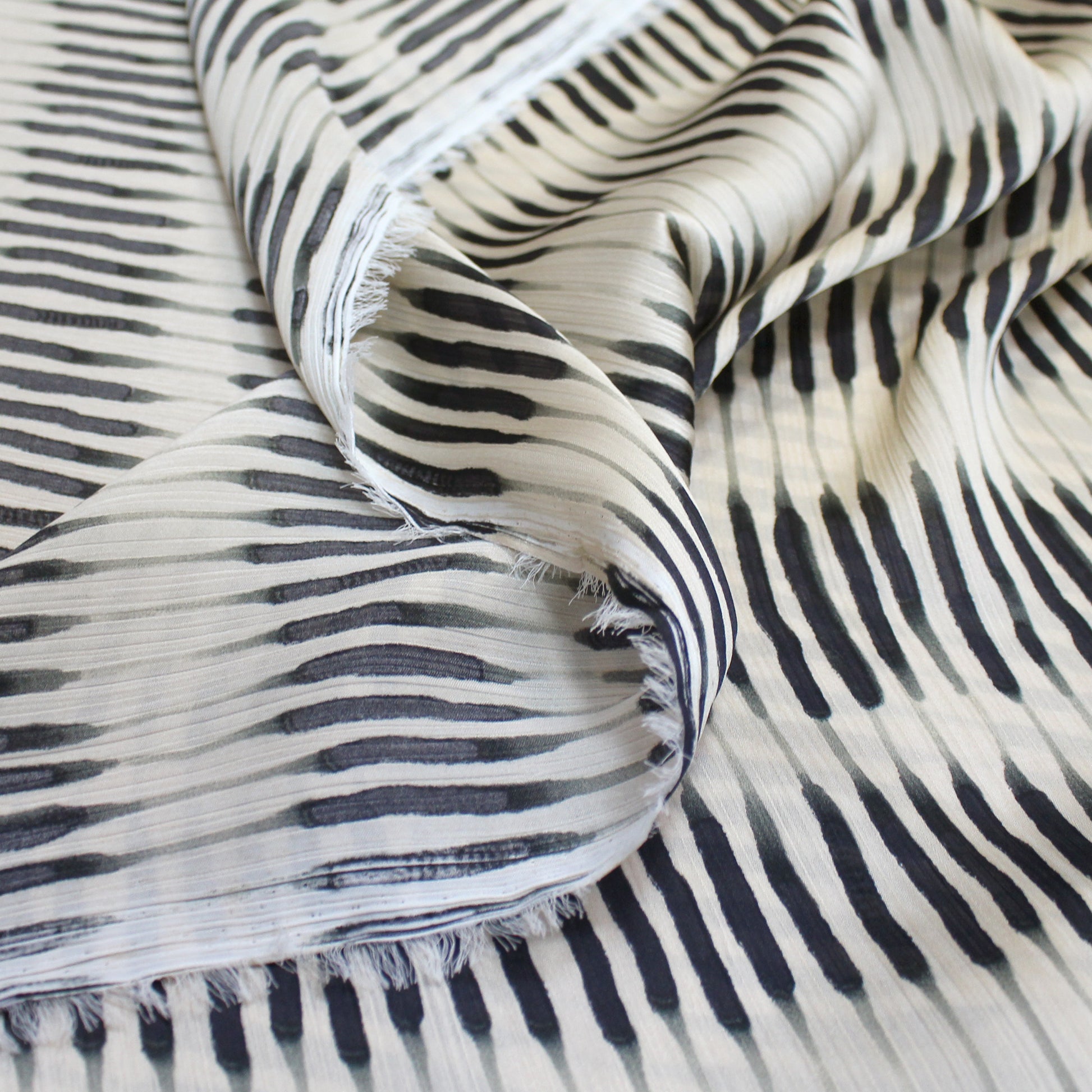 Italian 'shibori' yoryu polysilk - champagne/black