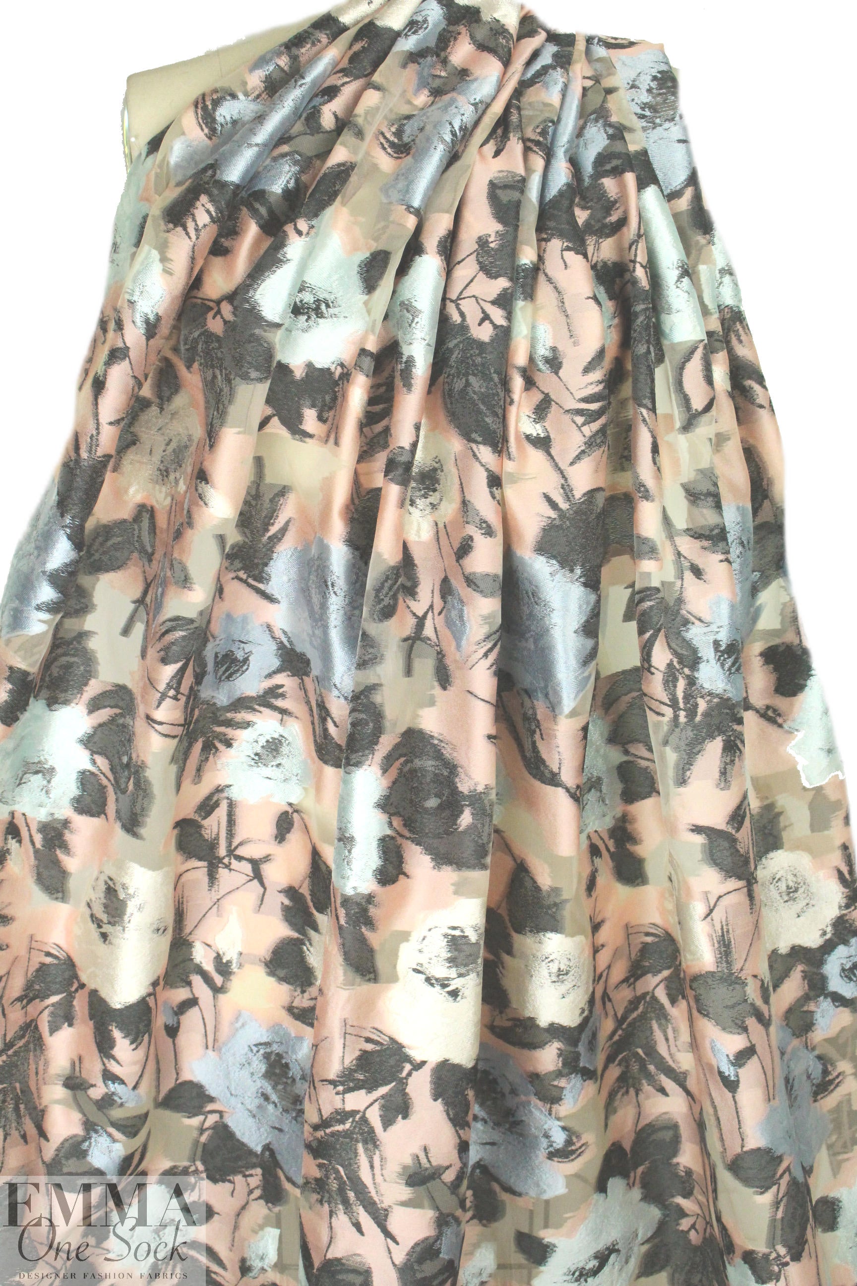 Carmen Marc Va1vo blush/blue clipped weave brocade 1.625 yd
