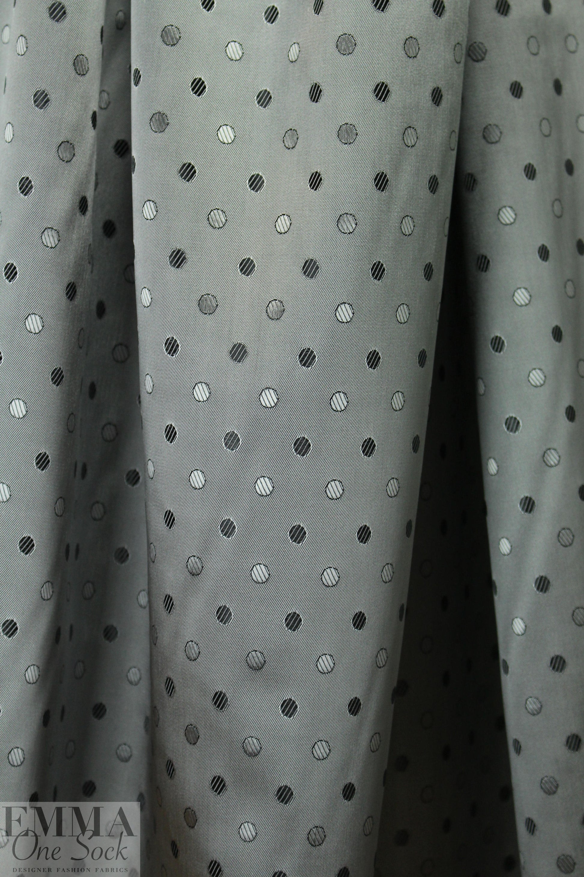'Concerto' visc/acet lining - silver dot 3 yd
