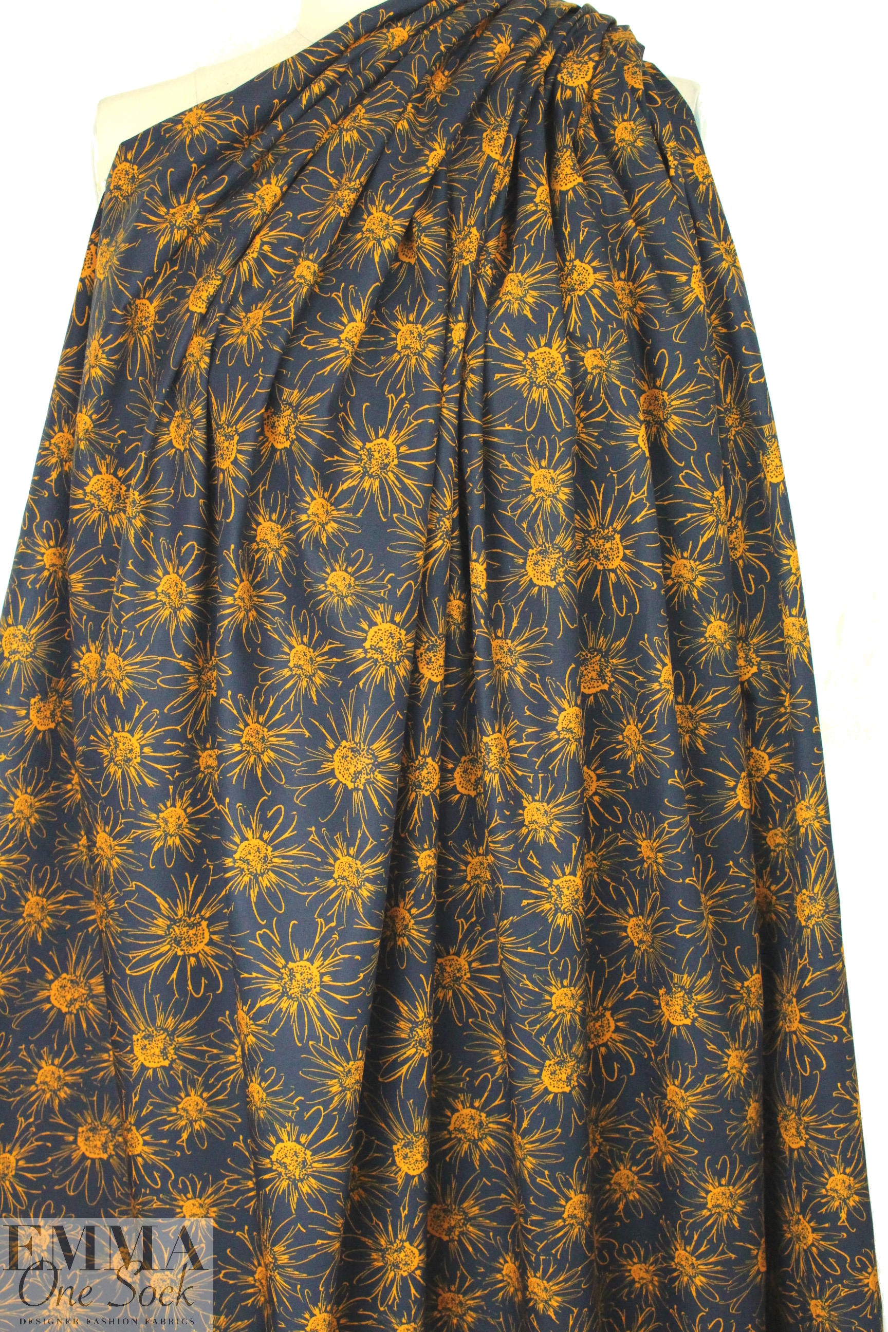 Italian cinnamon/navy daisy print cotton woven