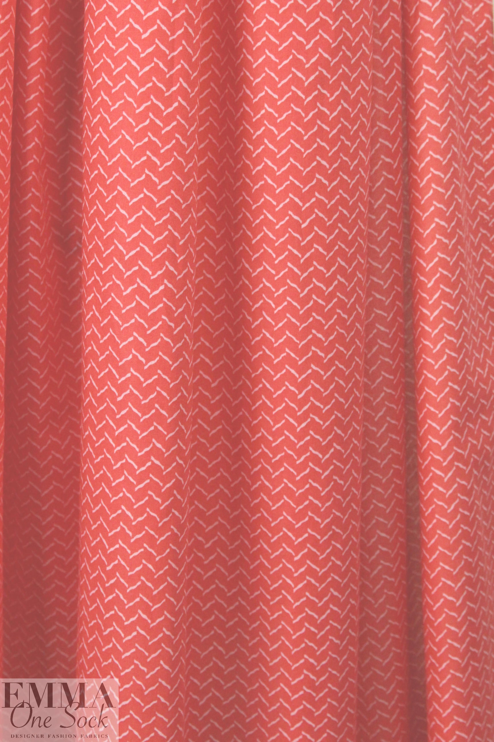 NY designer cherry houndstooth stretch cotton lawn
