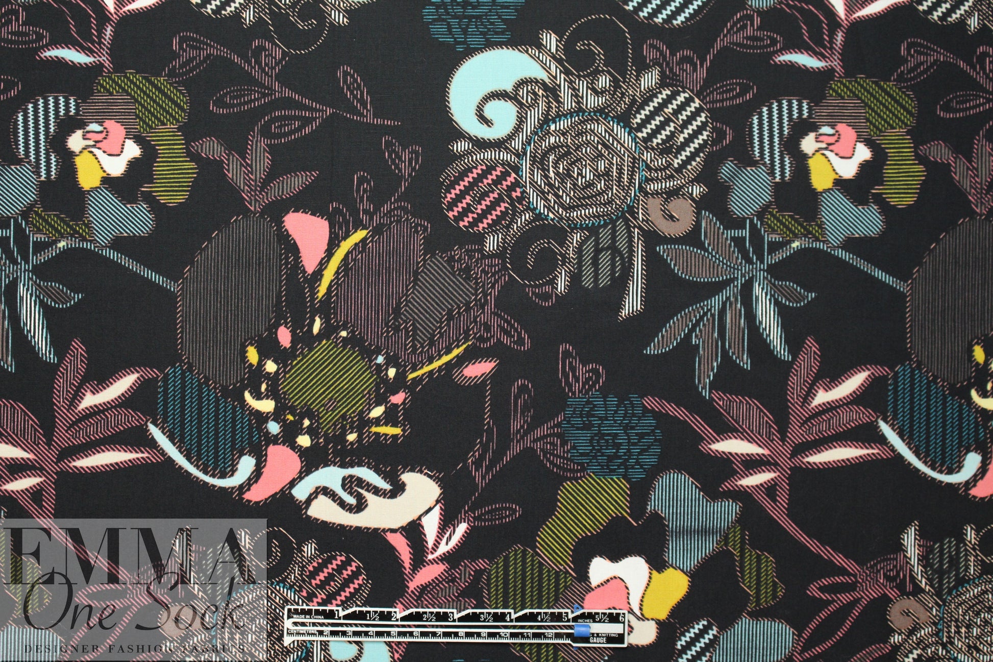 Pat Brav0 sylized floral cotton poplin