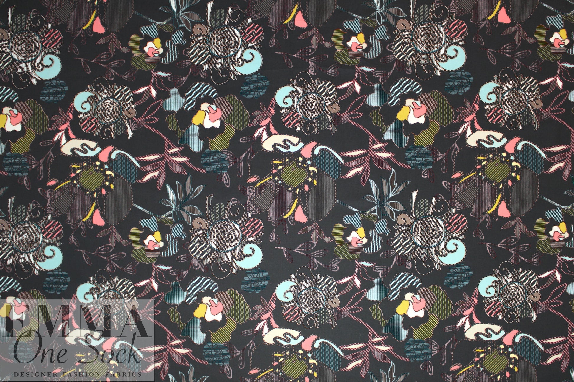Pat Brav0 sylized floral cotton poplin