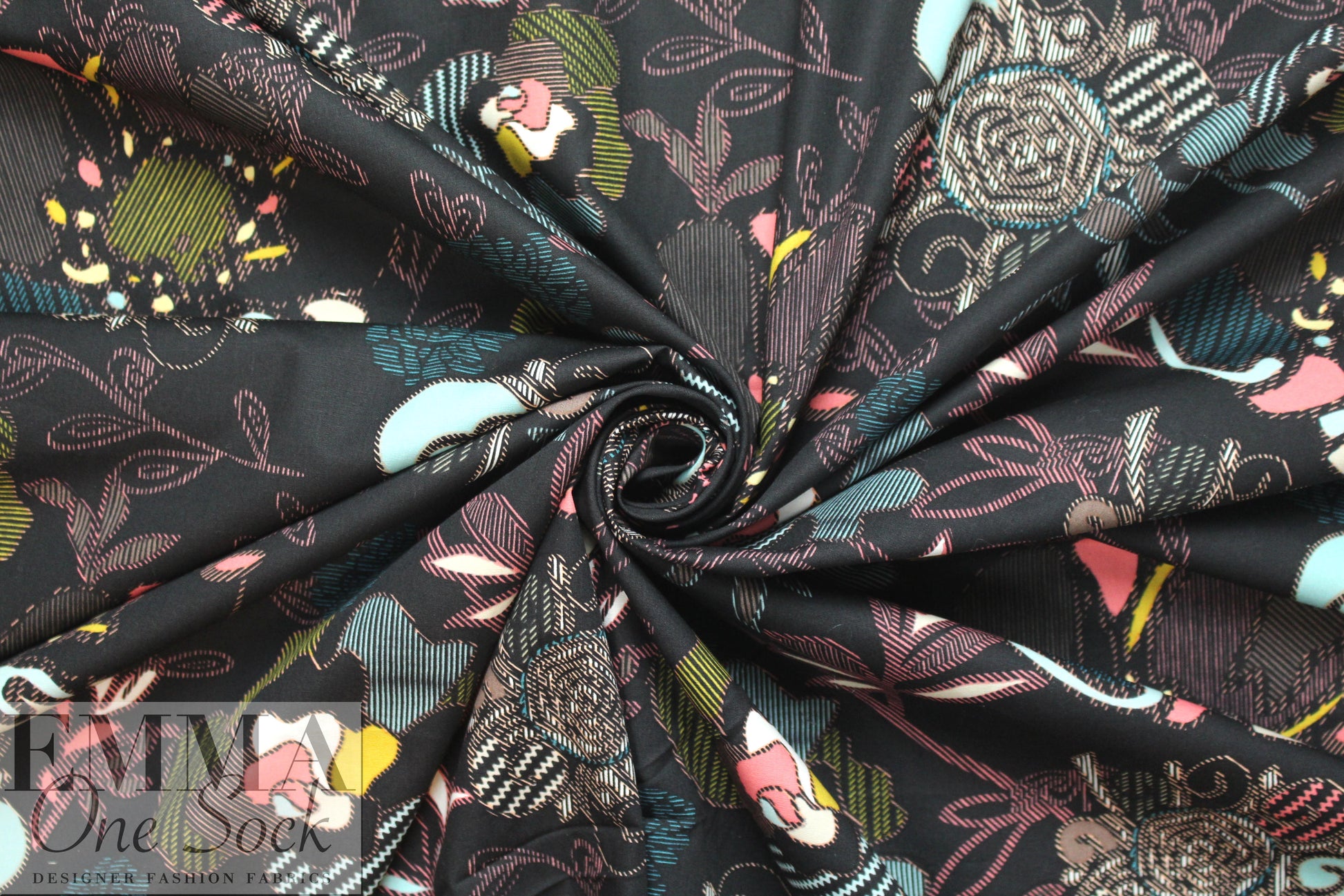 Pat Brav0 sylized floral cotton poplin
