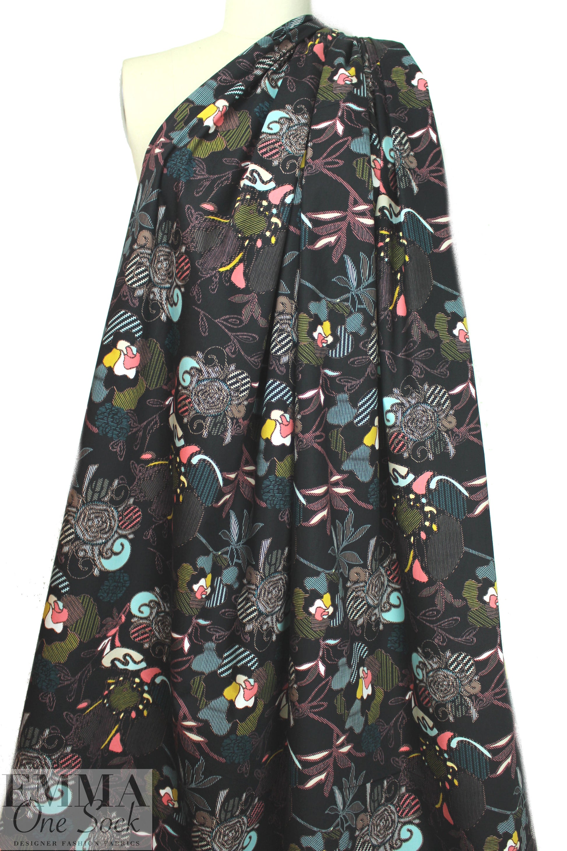 Pat Brav0 sylized floral cotton poplin