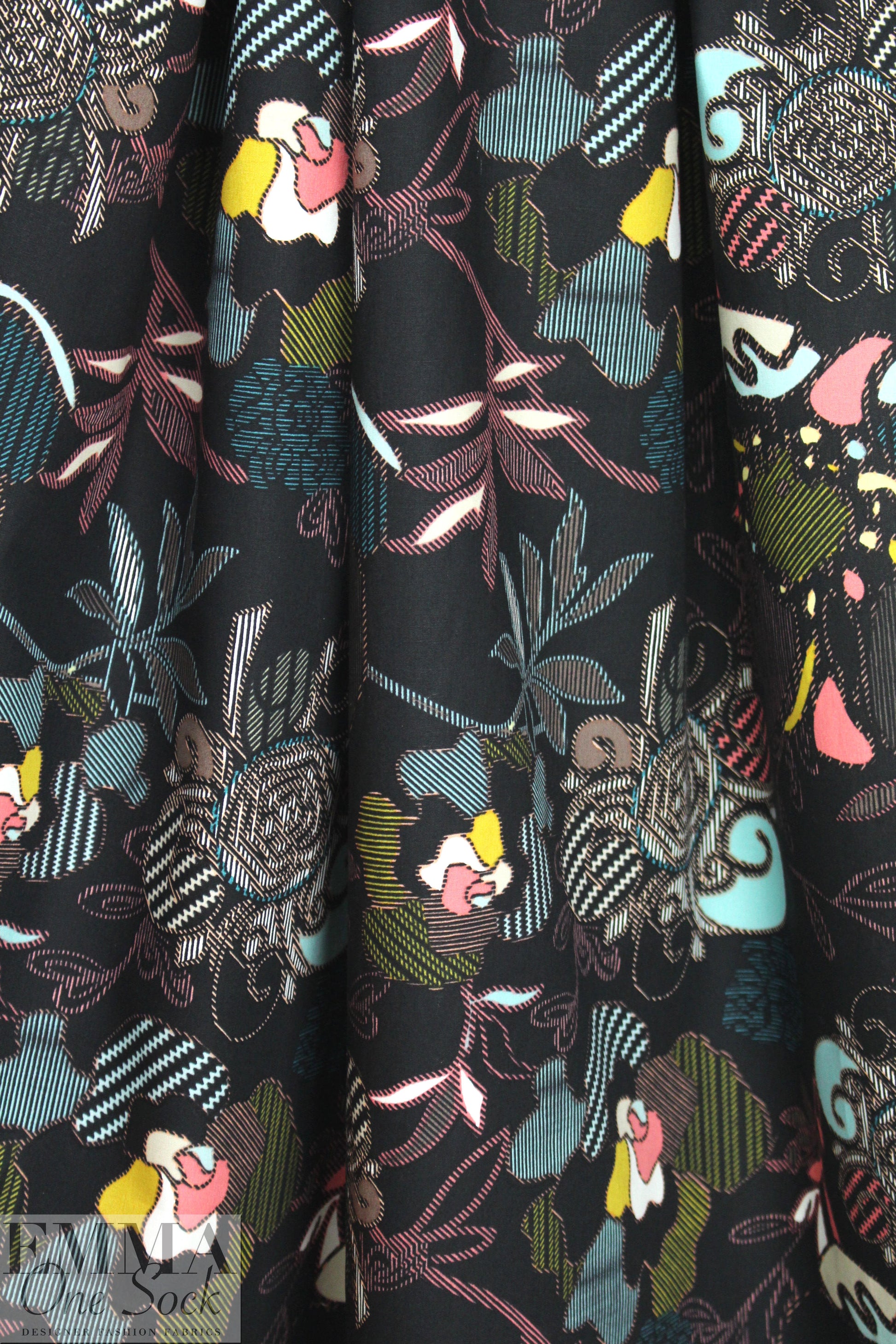 Pat Brav0 sylized floral cotton poplin