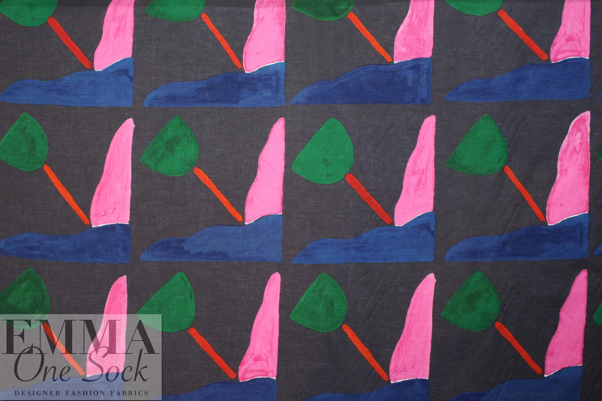 Whit large stylized tulip cotton shirting