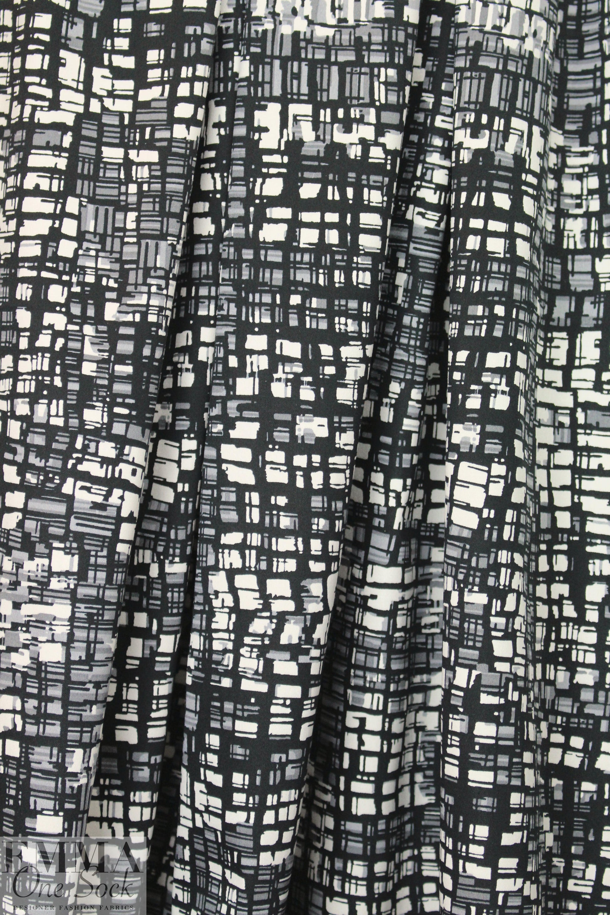 NY designer gray/black/white graphic cotton stretch woven 1.5 yds