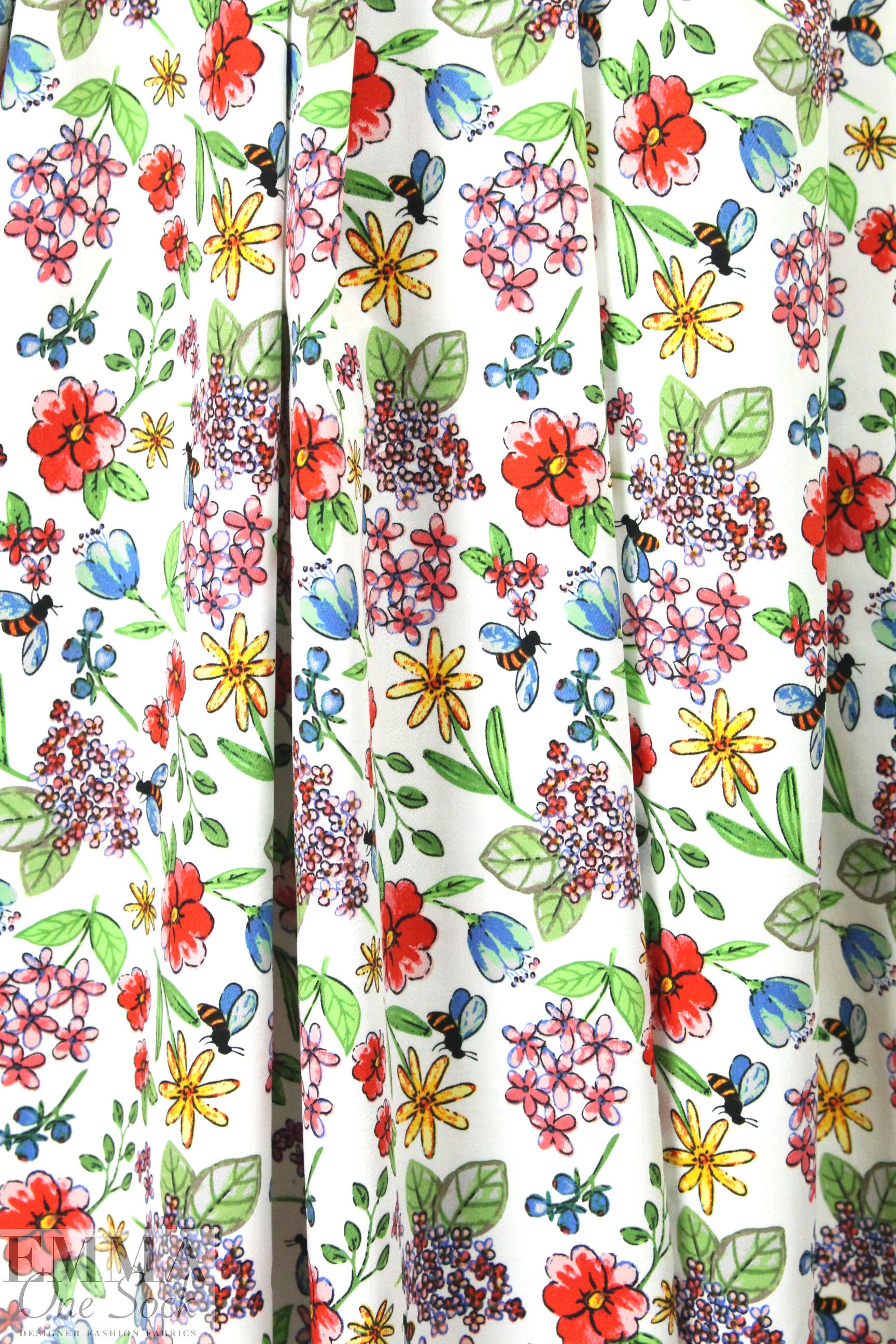 busy bee floral cotton/lycra sateen - red 1.375 yds