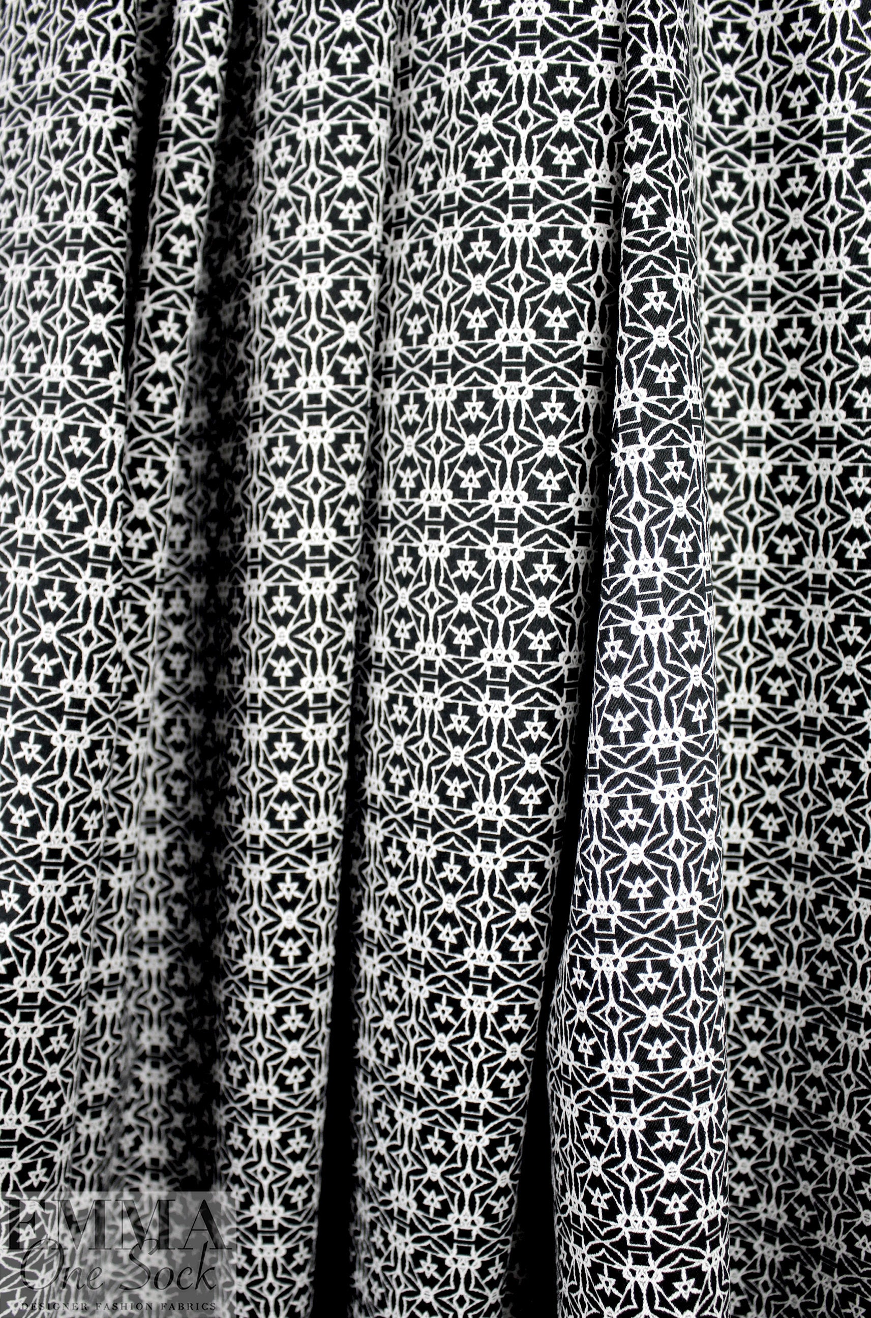 Italian black/white graphic medallion cotton stretch woven 1.75 yd