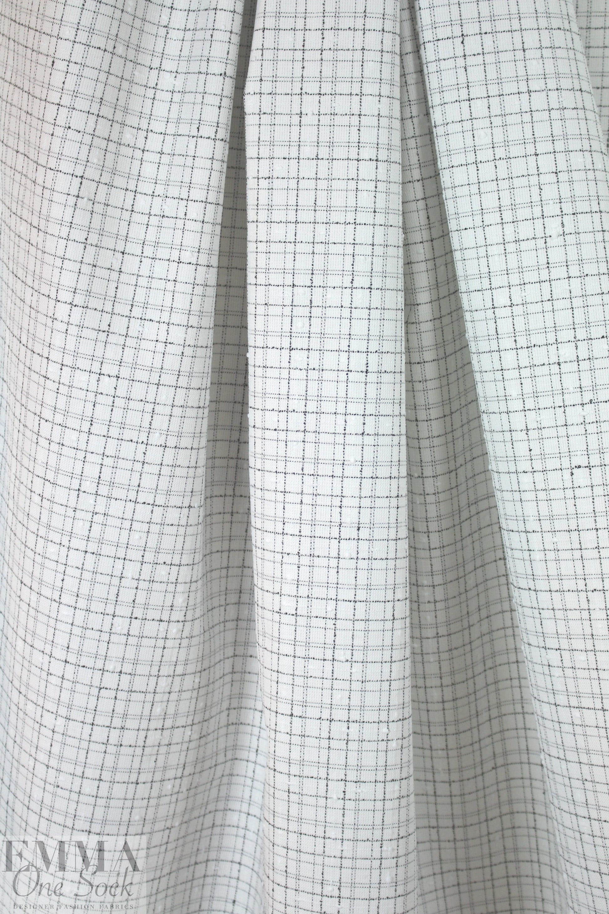famous designer cotton nubby grid suiting - white/black