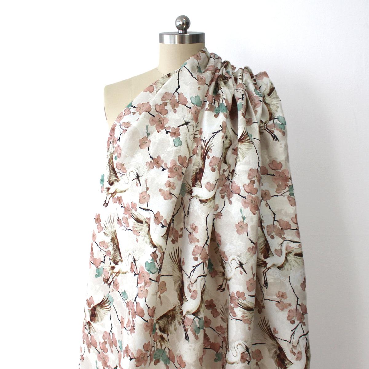 linen mid-weight woven, printed floral 'cranes'