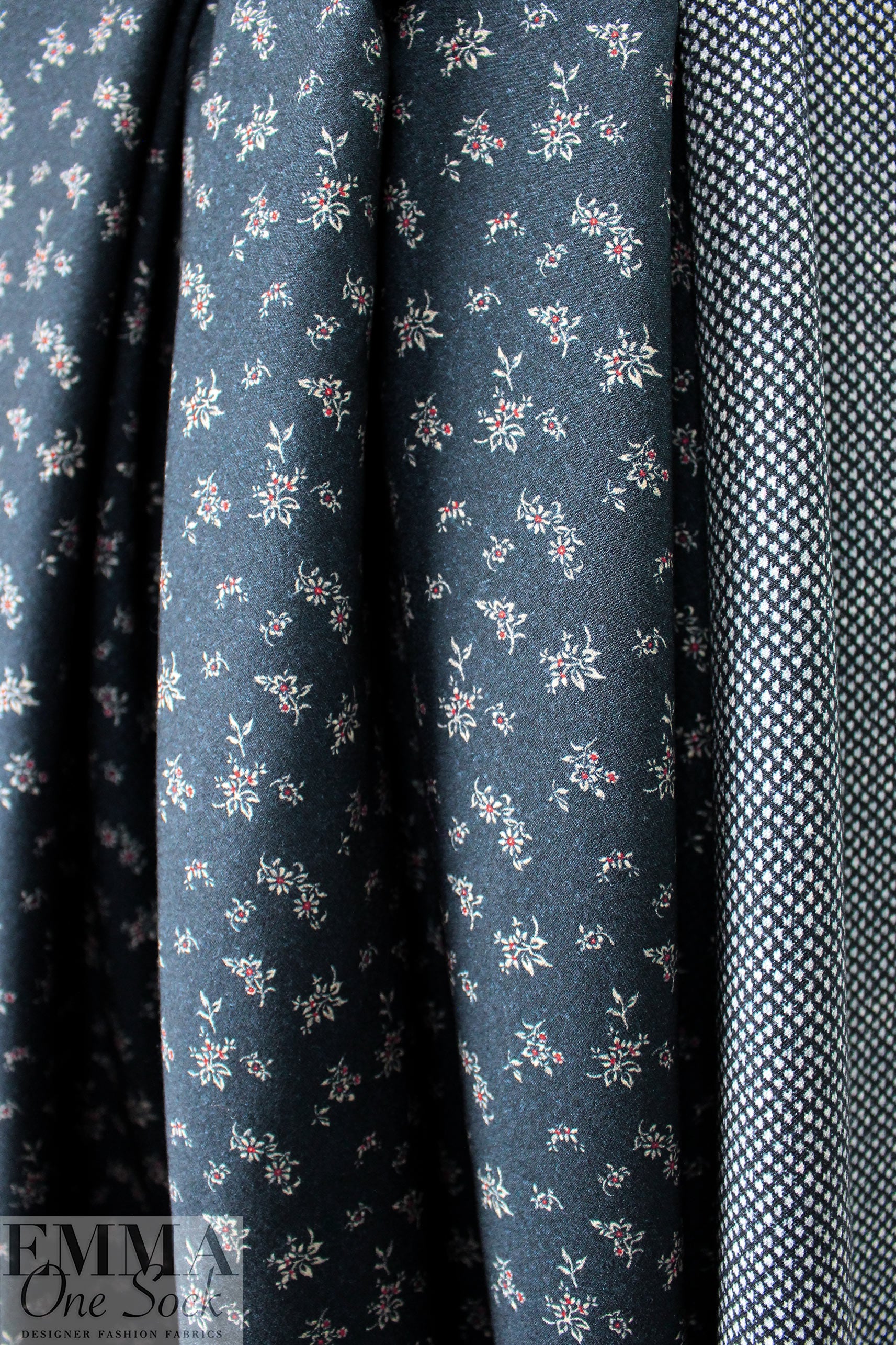 Bur6erry double-sided wool suiting 2- flowers and dashes .75 yds