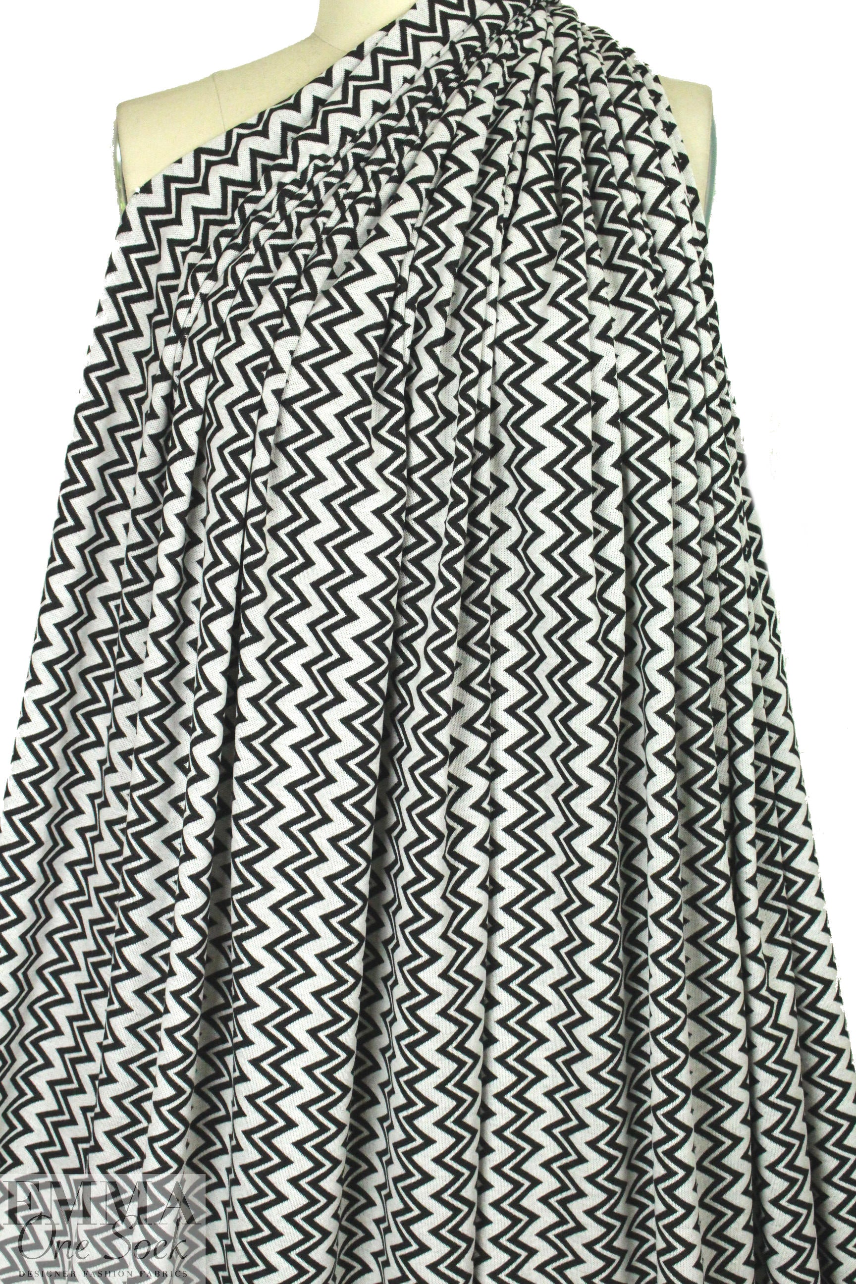 CA designer zigzag jacquard doubleknit - black/white 1.625 yd