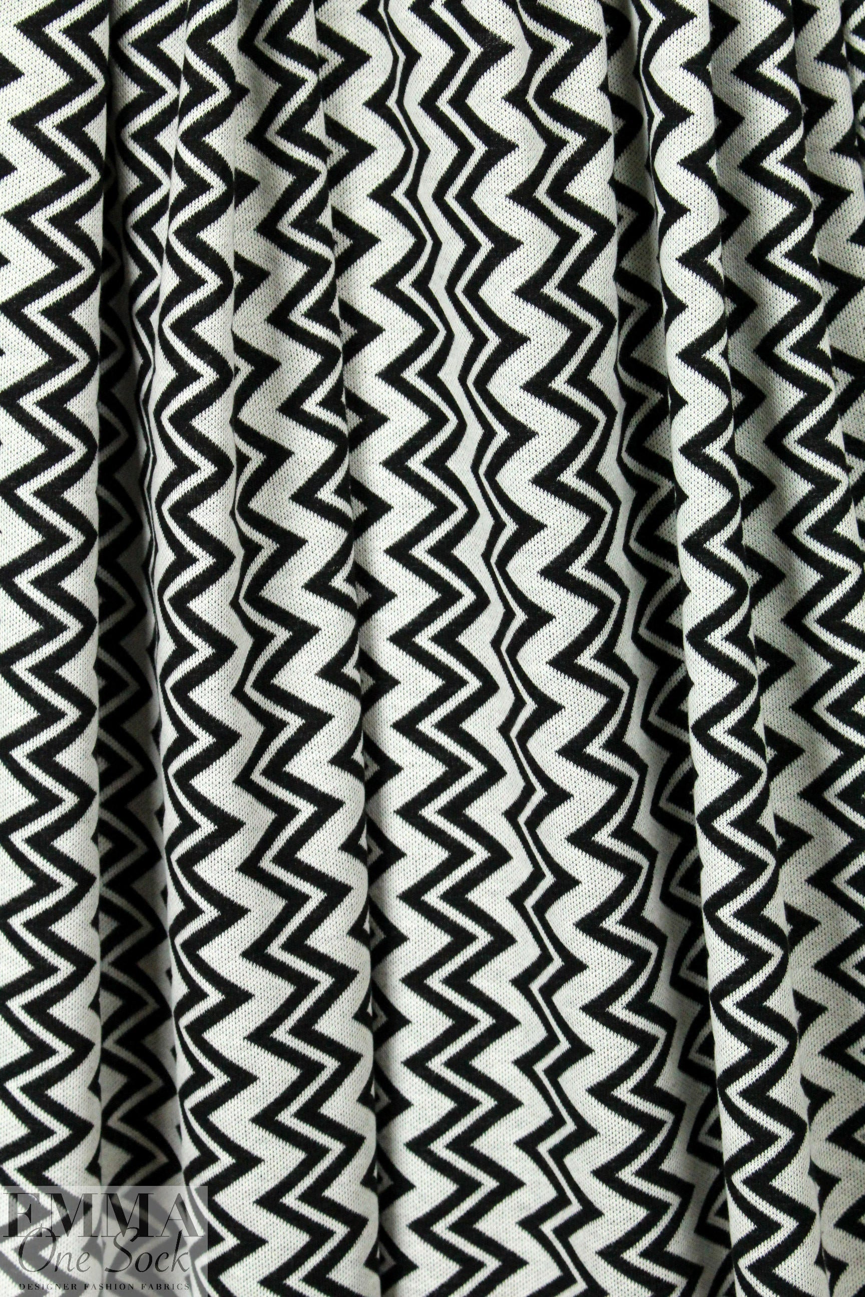 CA designer zigzag jacquard doubleknit - black/white .75 yds
