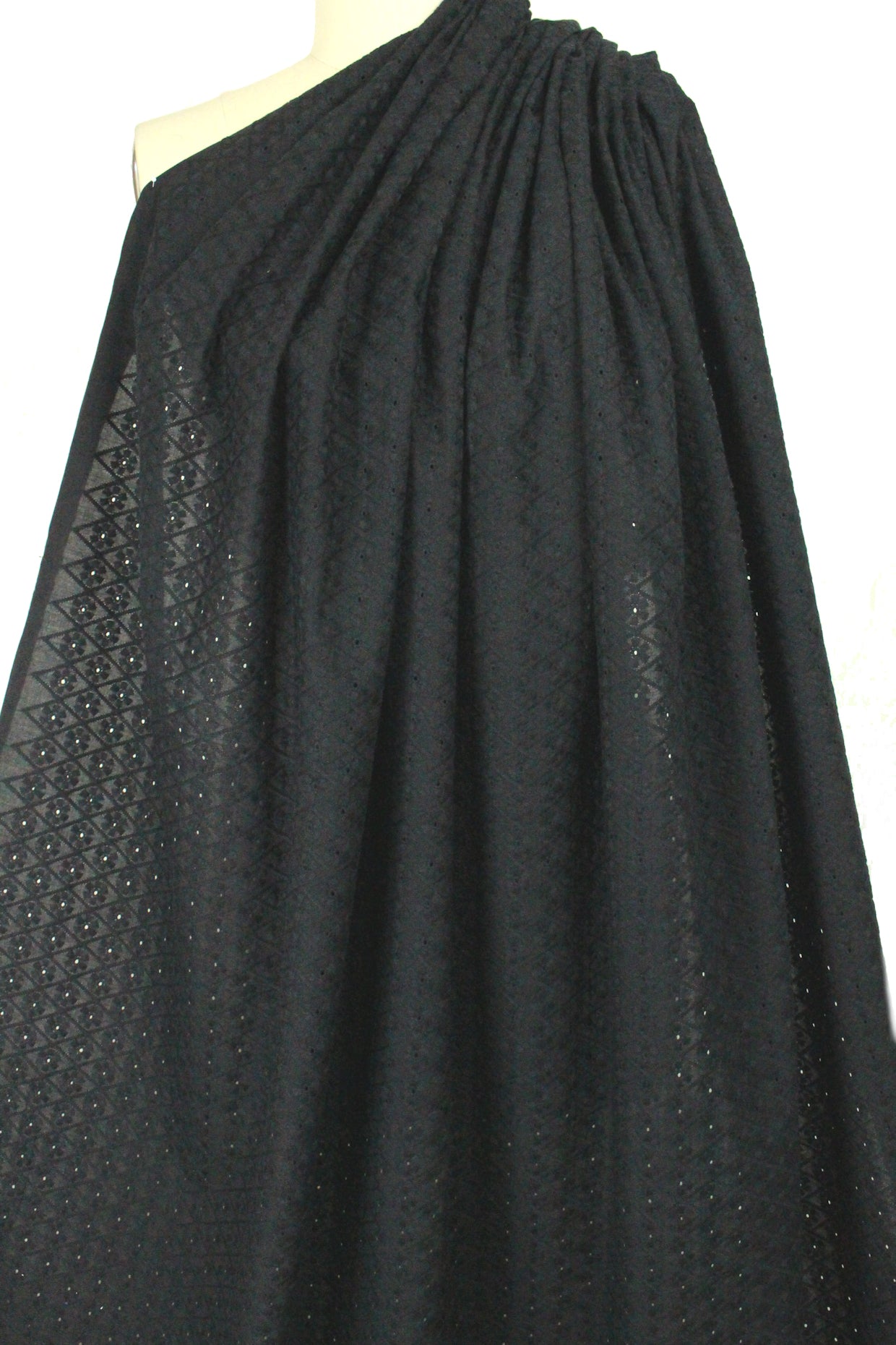 Tah@ri embroidered cotton eyelet lace - black