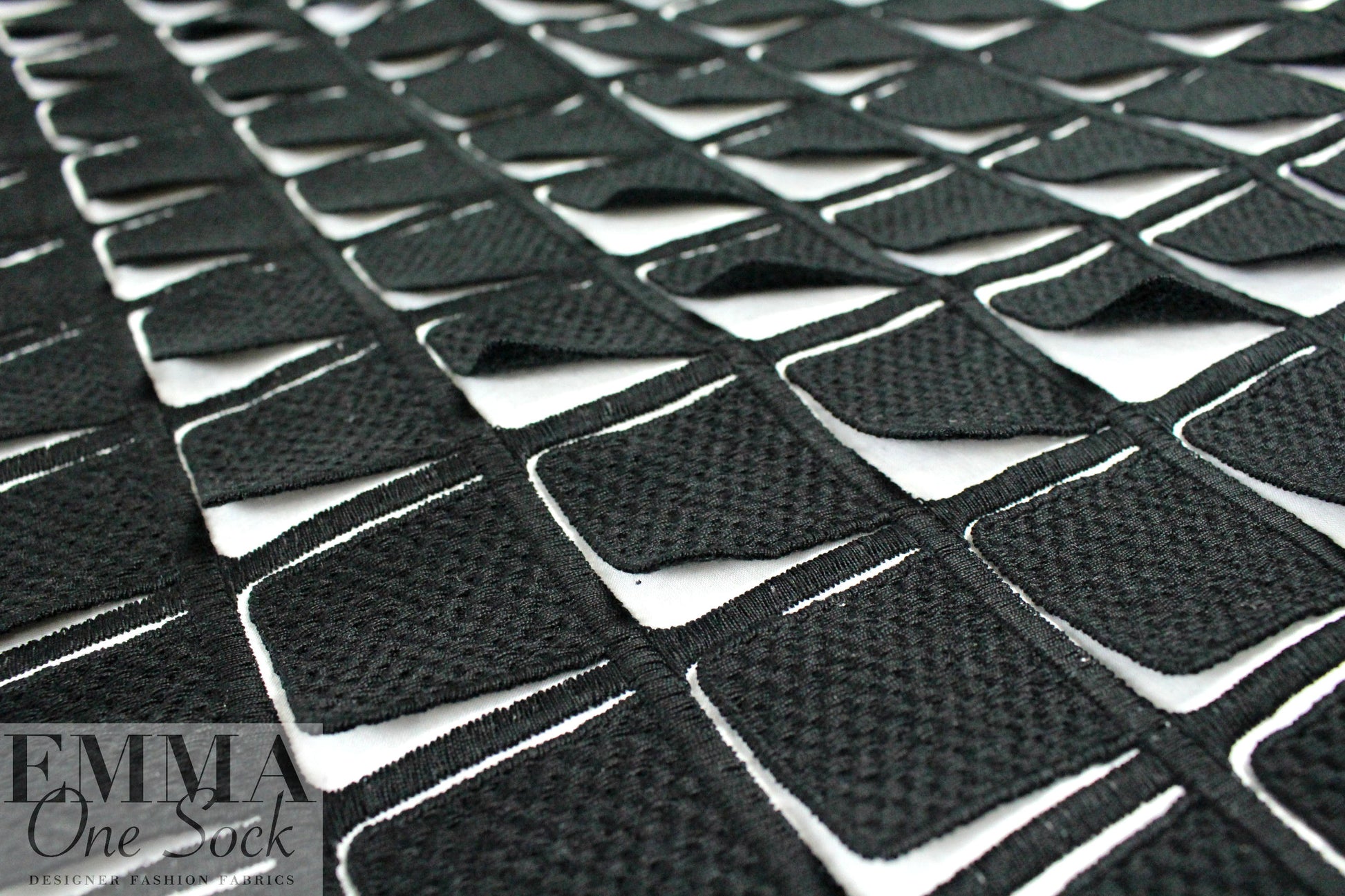 famous designer 'flapper' cotton applique' - black/white
