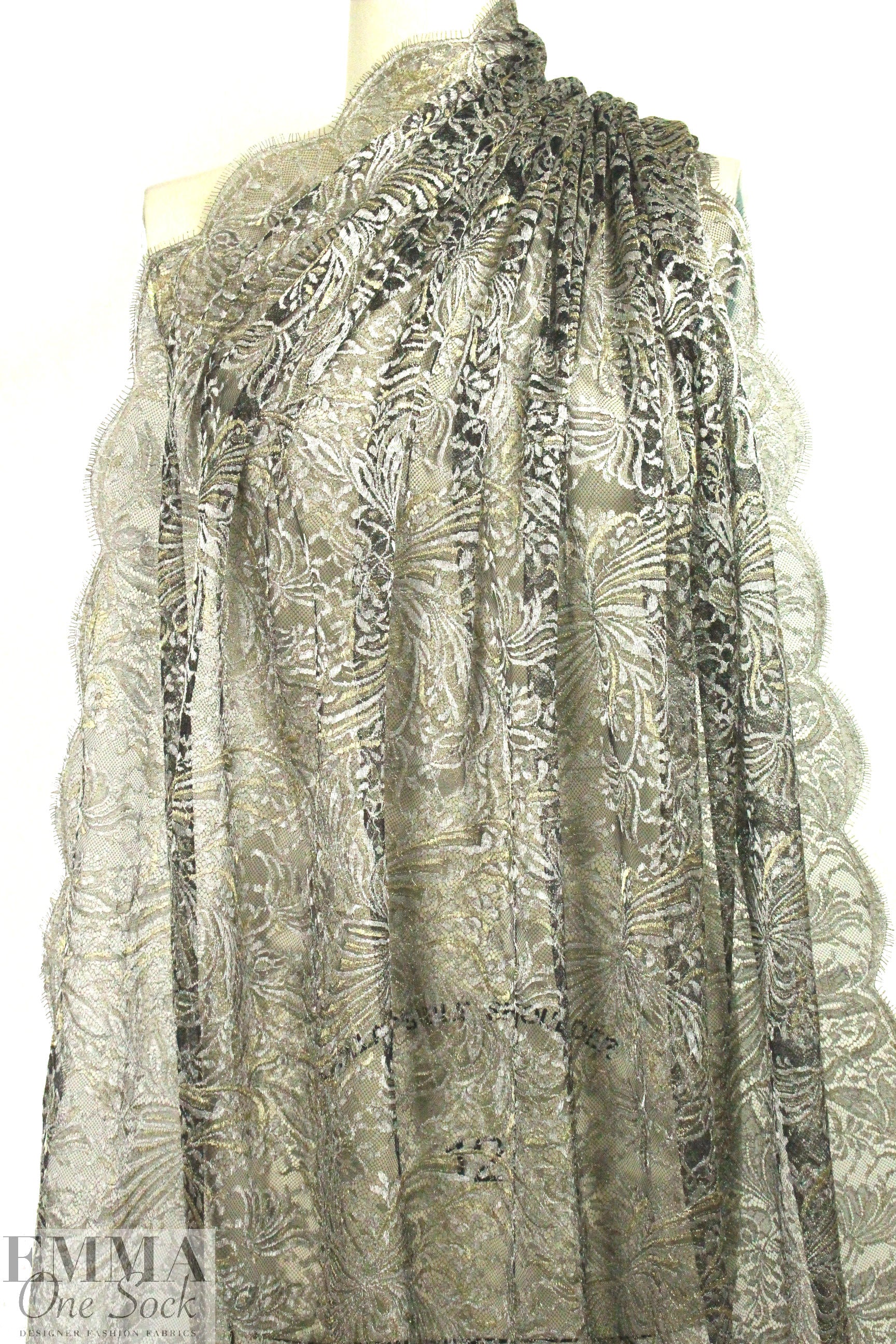 Solstiss double scallop chantilly lace - silver/gold