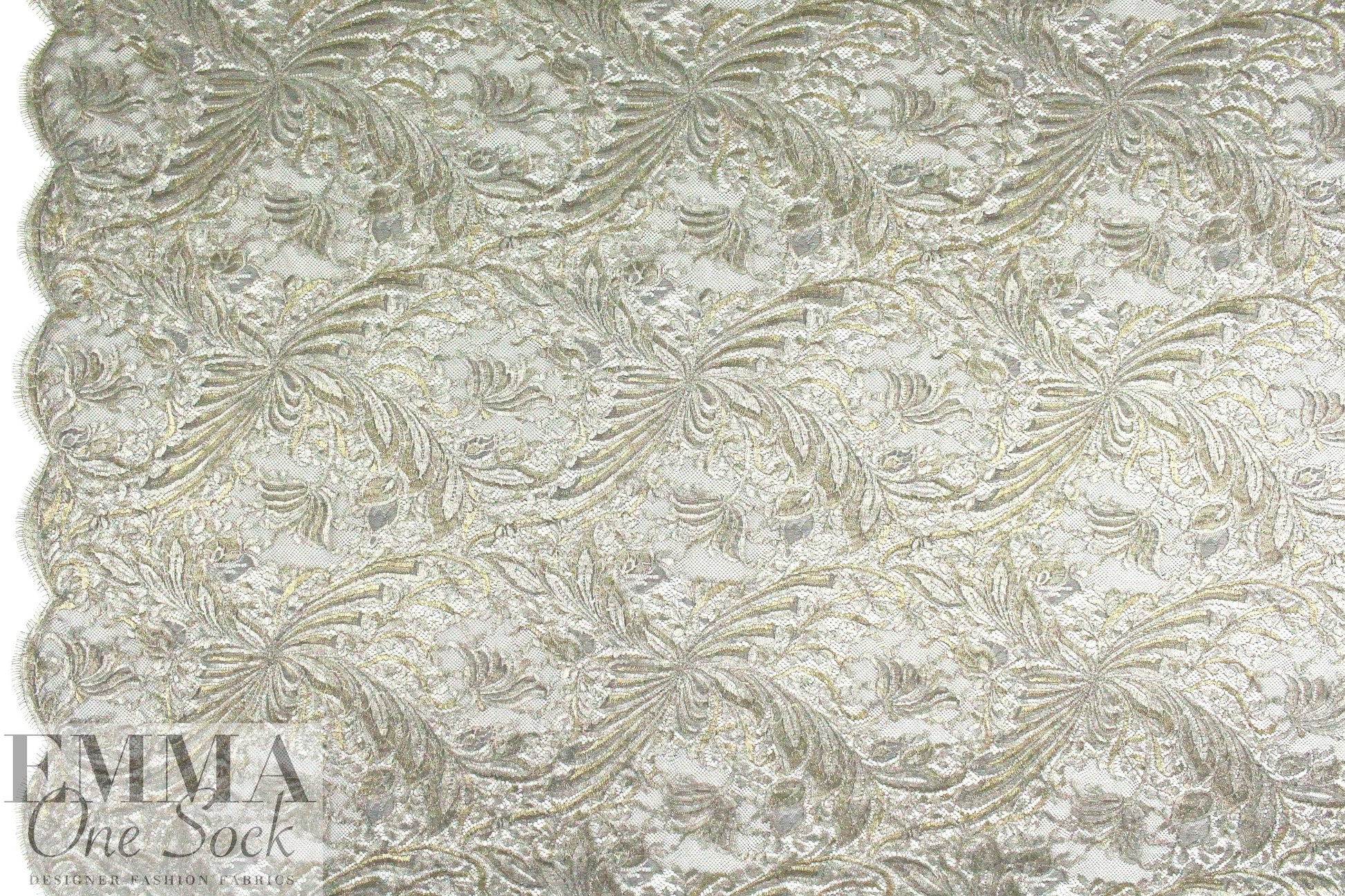 Solstiss double scallop chantilly lace - silver/gold