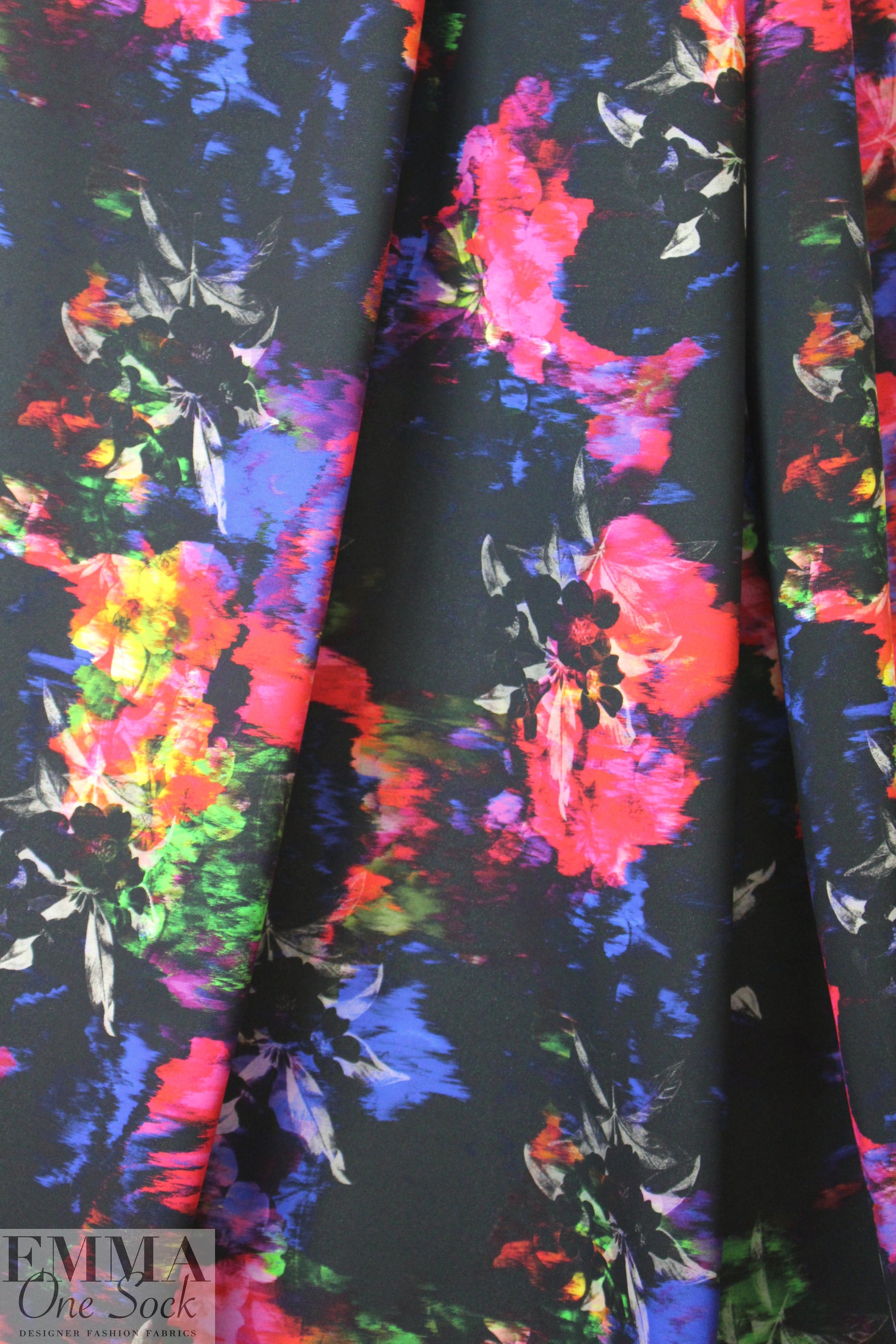 Mi11y abstracted flowers viscose 'matte hybrid' .66 yds
