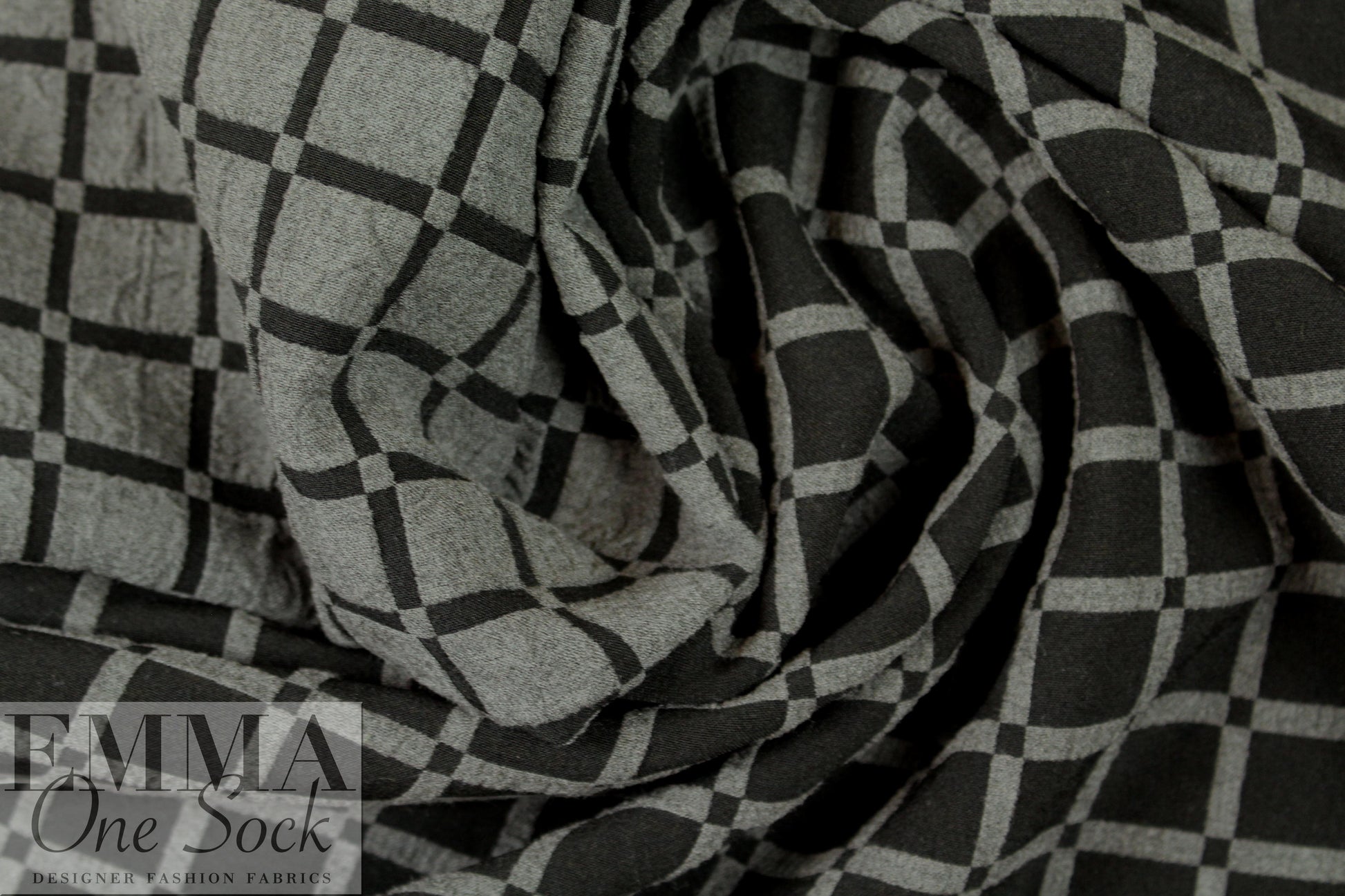NY designer reversible textured jacquard - blk/gray grid