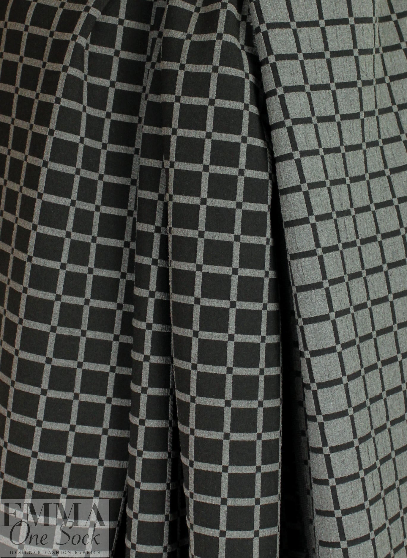 NY designer reversible textured jacquard - blk/gray grid