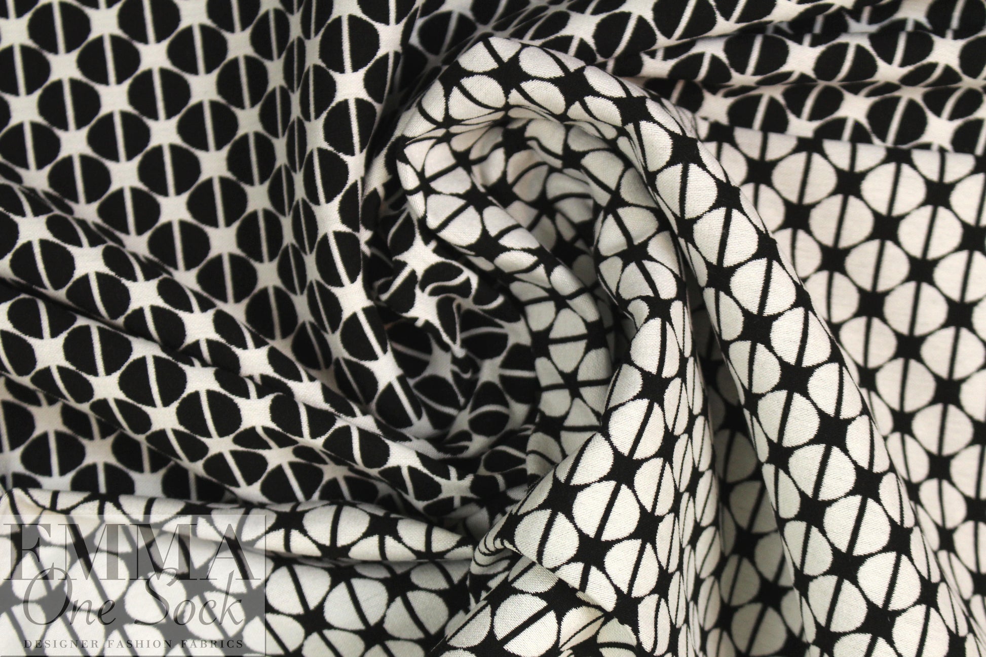 NY designer reversible vertical stretch jacquard - blk/wht