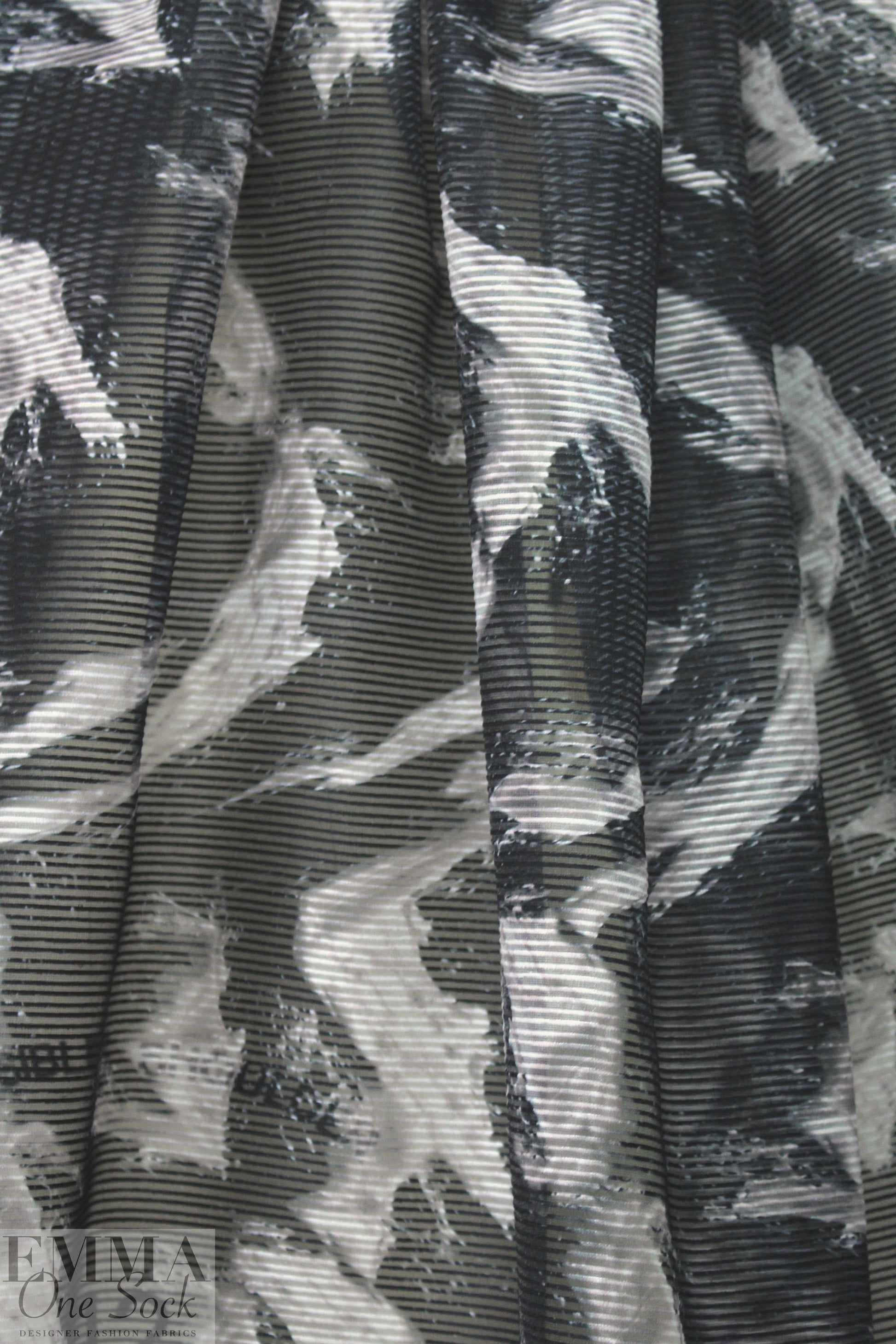 Italian 'slatted' jacquard weave stripe - cirrus 1.5 yds