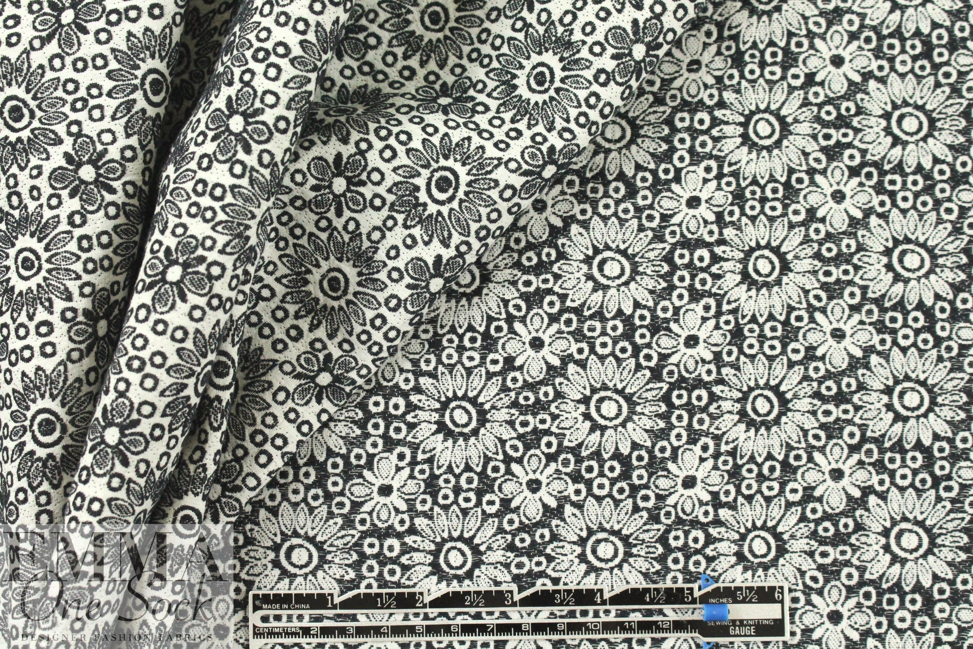 Italian cotton stylized flowers reversible jacquard