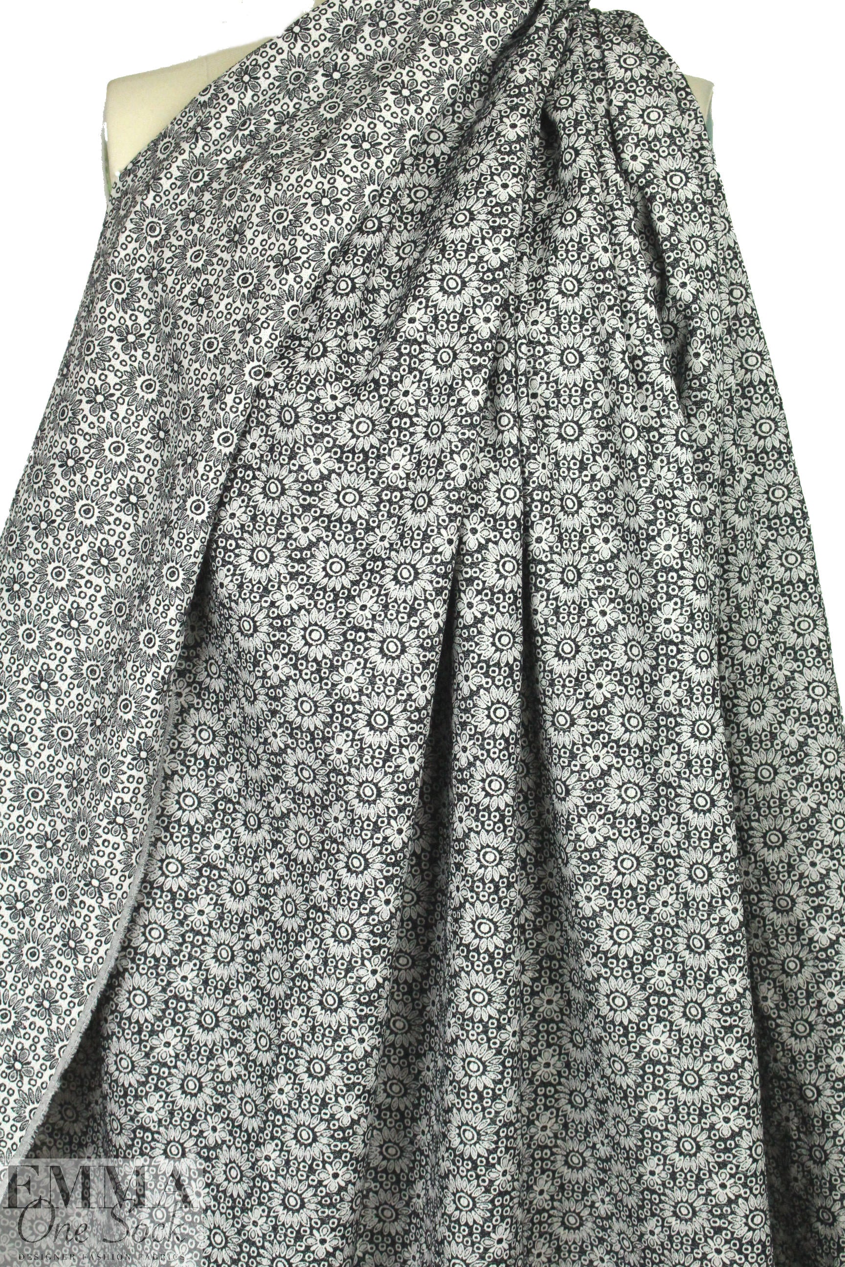 Italian cotton stylized flowers reversible jacquard