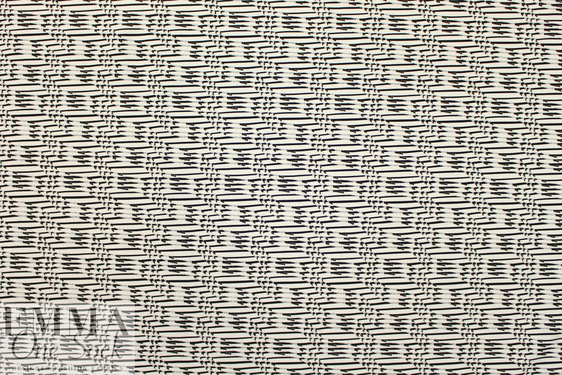'twizzler' yarn dye jacquard knit - white/black 1.875 yd