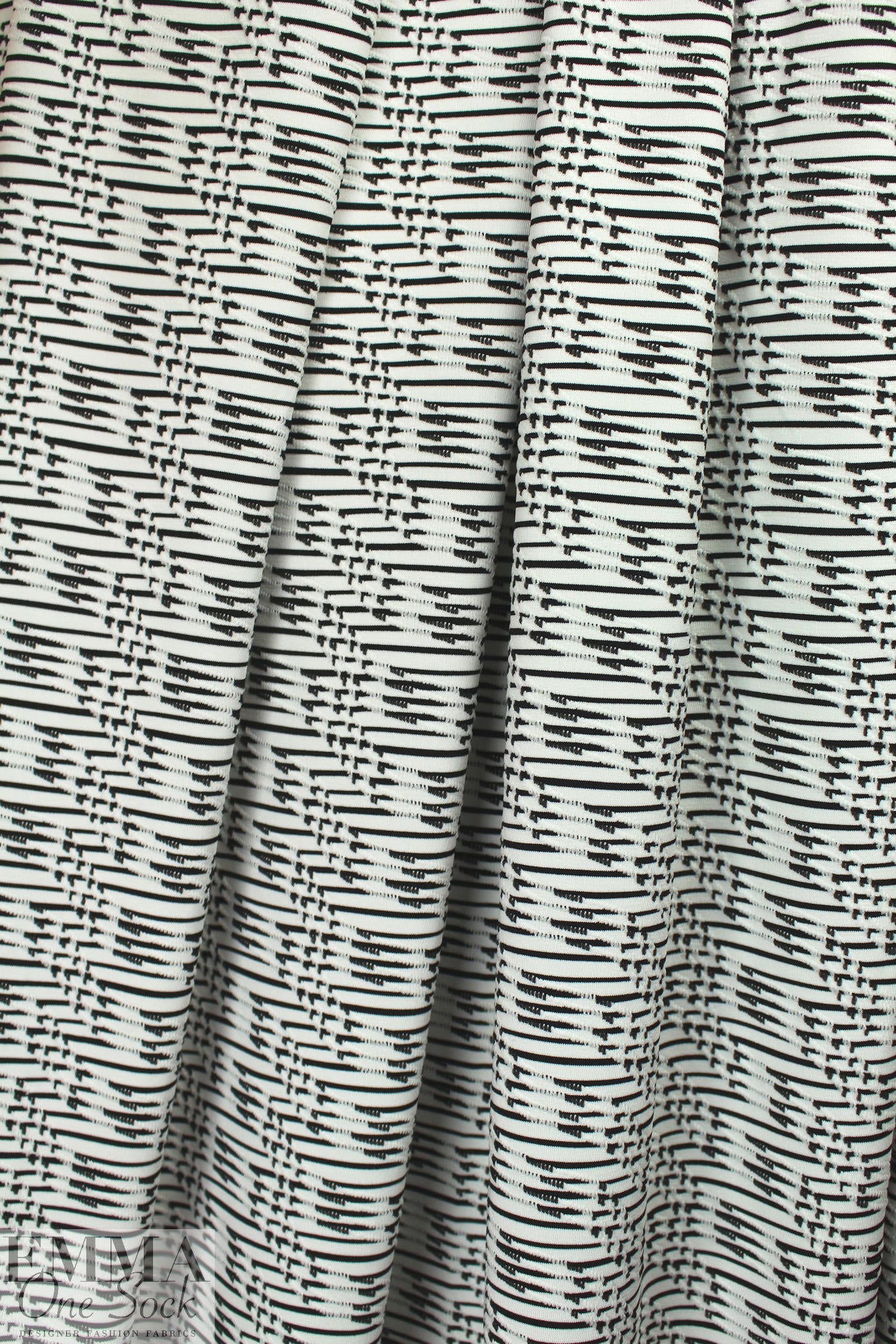 'twizzler' yarn dye jacquard knit - white/black 1.875 yd