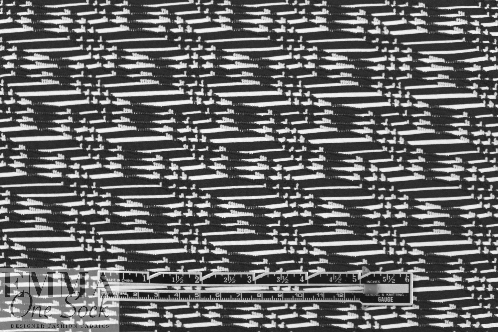 'twizzler' yarn dye jacquard knit - black/white 1.66 yd