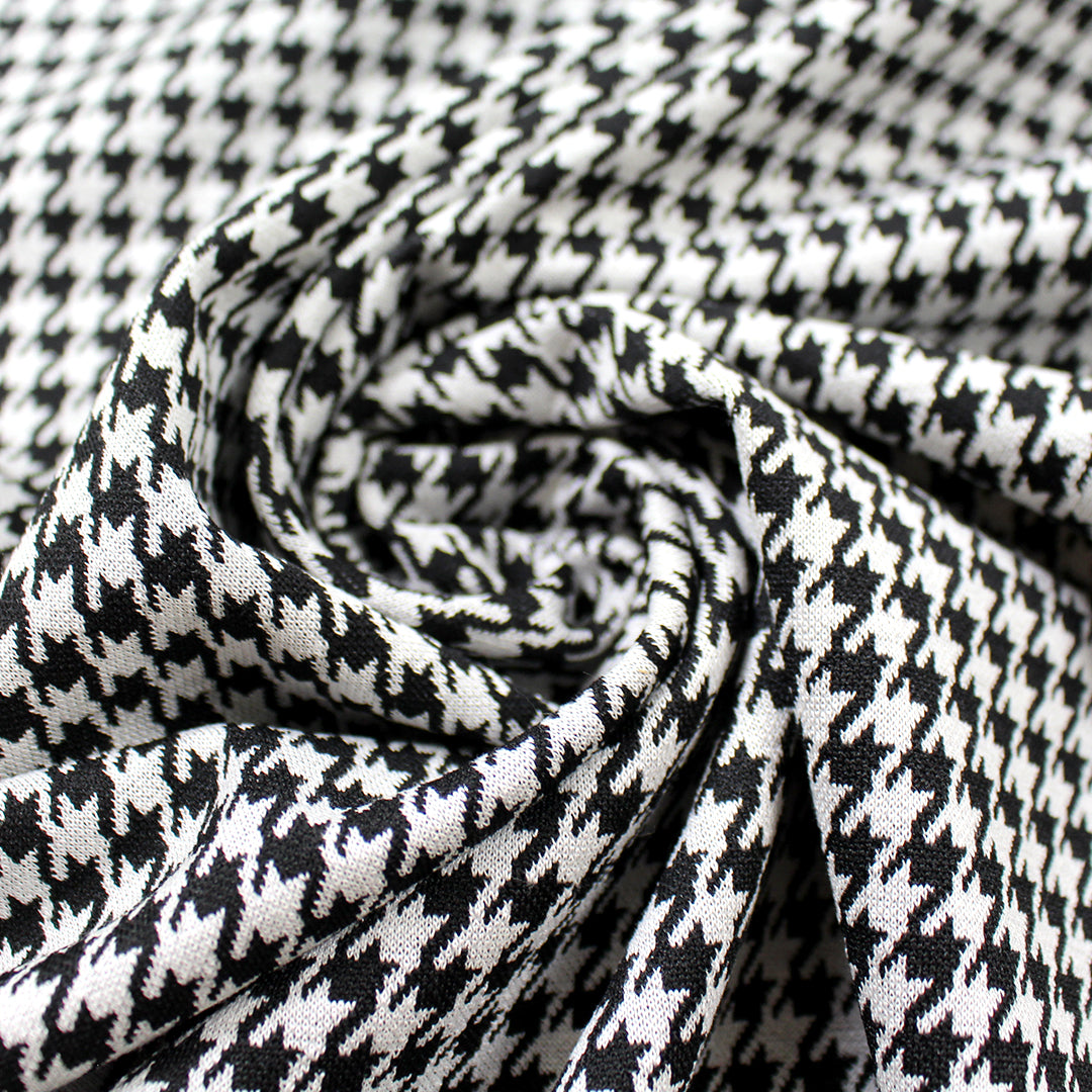 yarn-dyed cotton blend houndstooth jacquard knit - black/white .5 yds