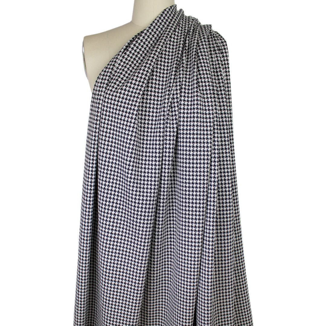 yarn-dyed cotton blend houndstooth jacquard knit - black/white .5 yds