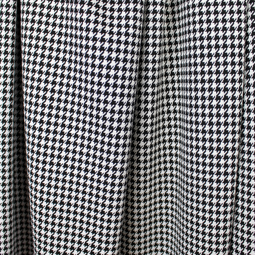 Italian yarn dyed houndstooth jacquard knit - black/white 2.125 yd