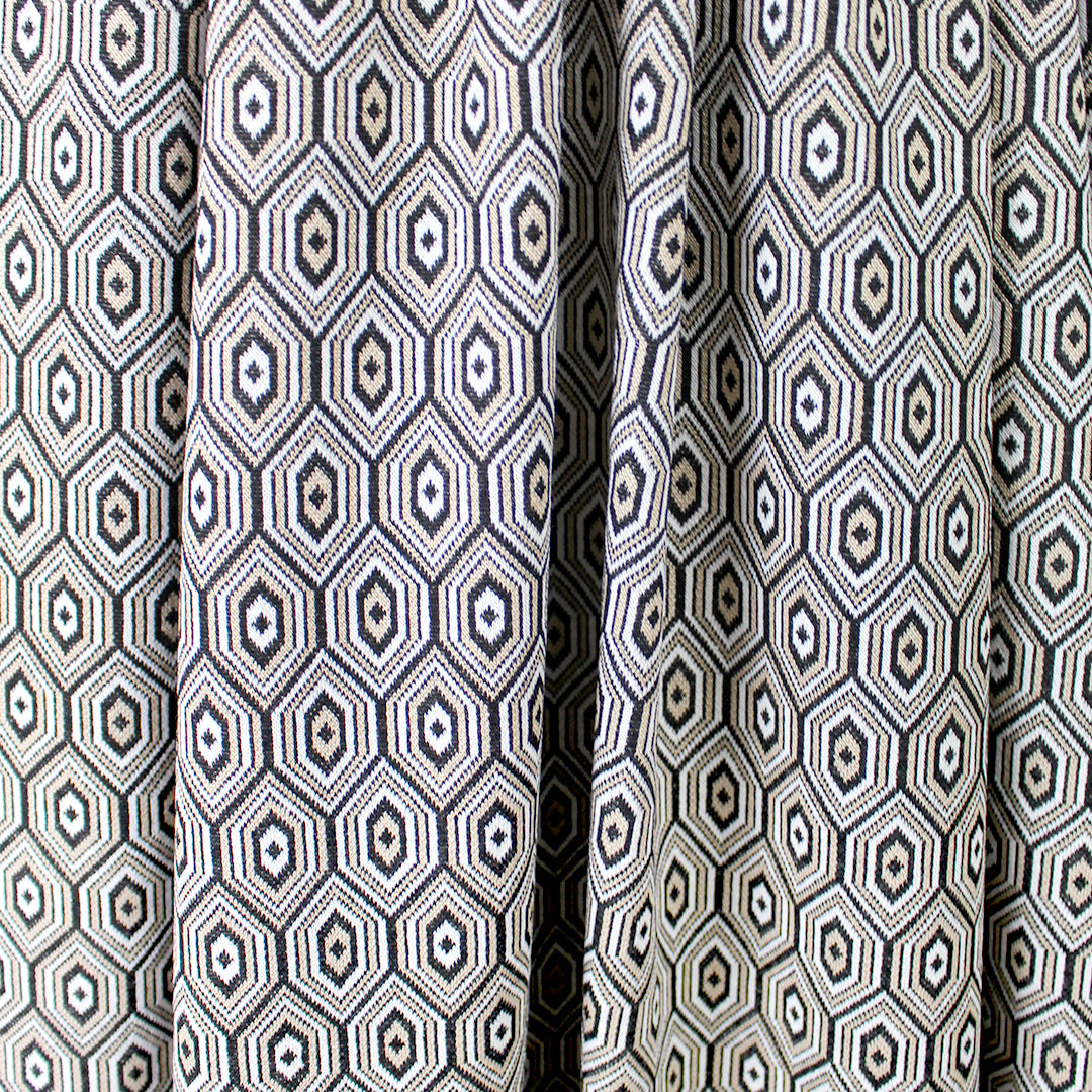 Italian yarn dyed 'diamondback' jacquard knit 2 yd