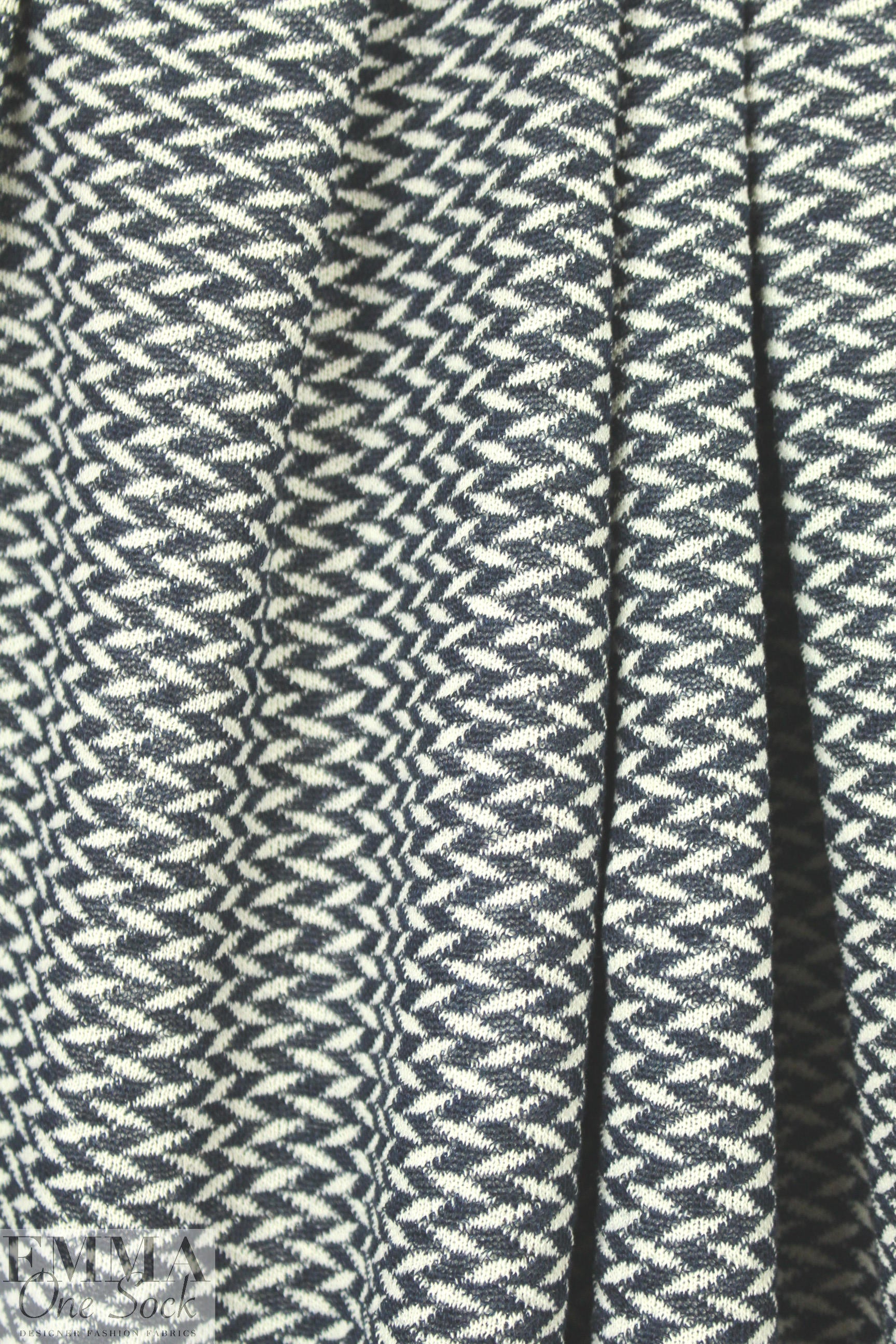 The0ry blue/natural graphic all-cotton sweater knit .875 yds
