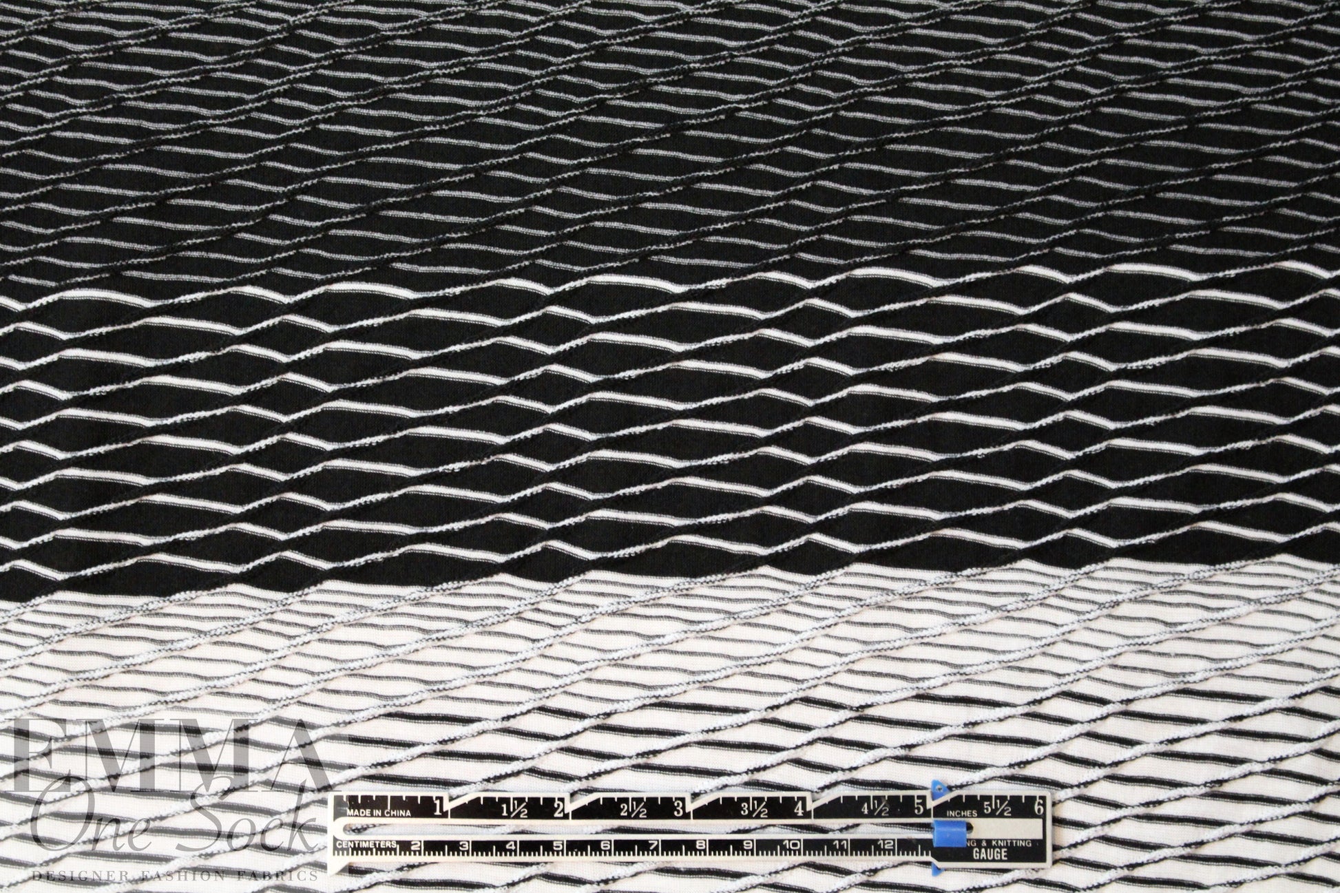 textured yarn-dye knit stripe - white/black