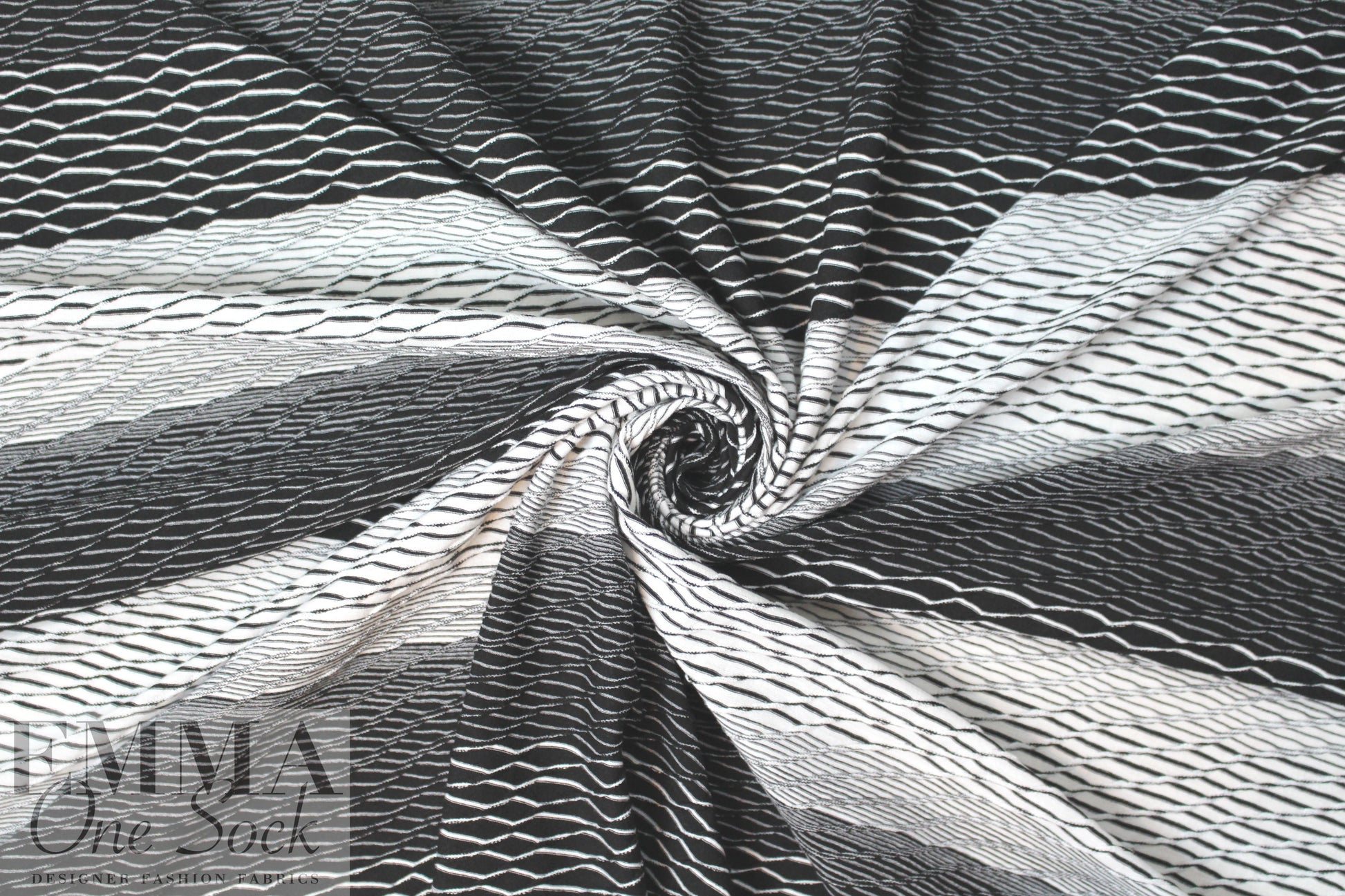 textured yarn-dye knit stripe - white/black