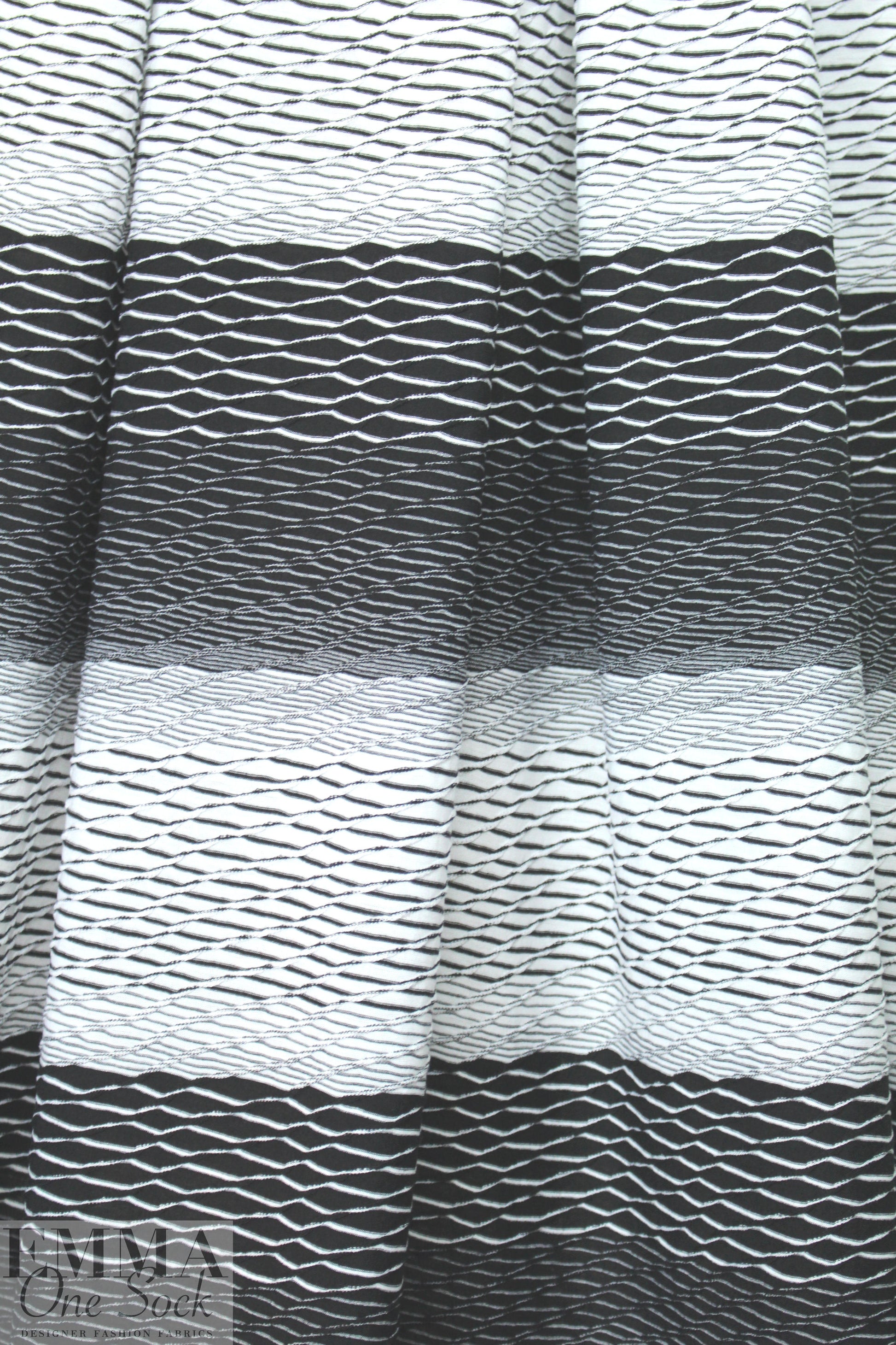 textured yarn-dye knit stripe - white/black