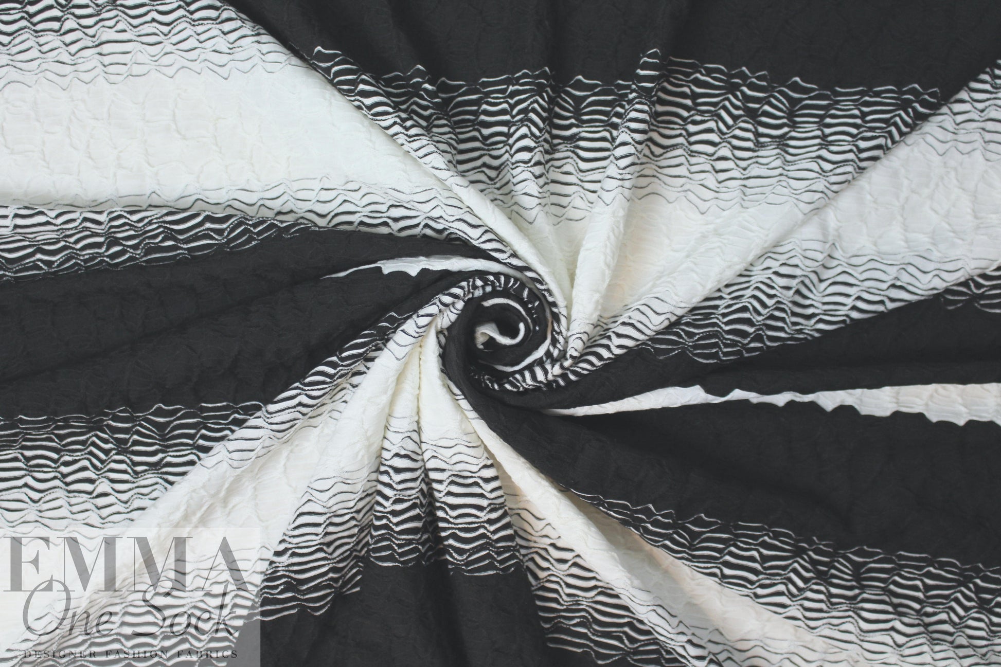 textured yarn-dye knit stripe - black/white 1.75 yd