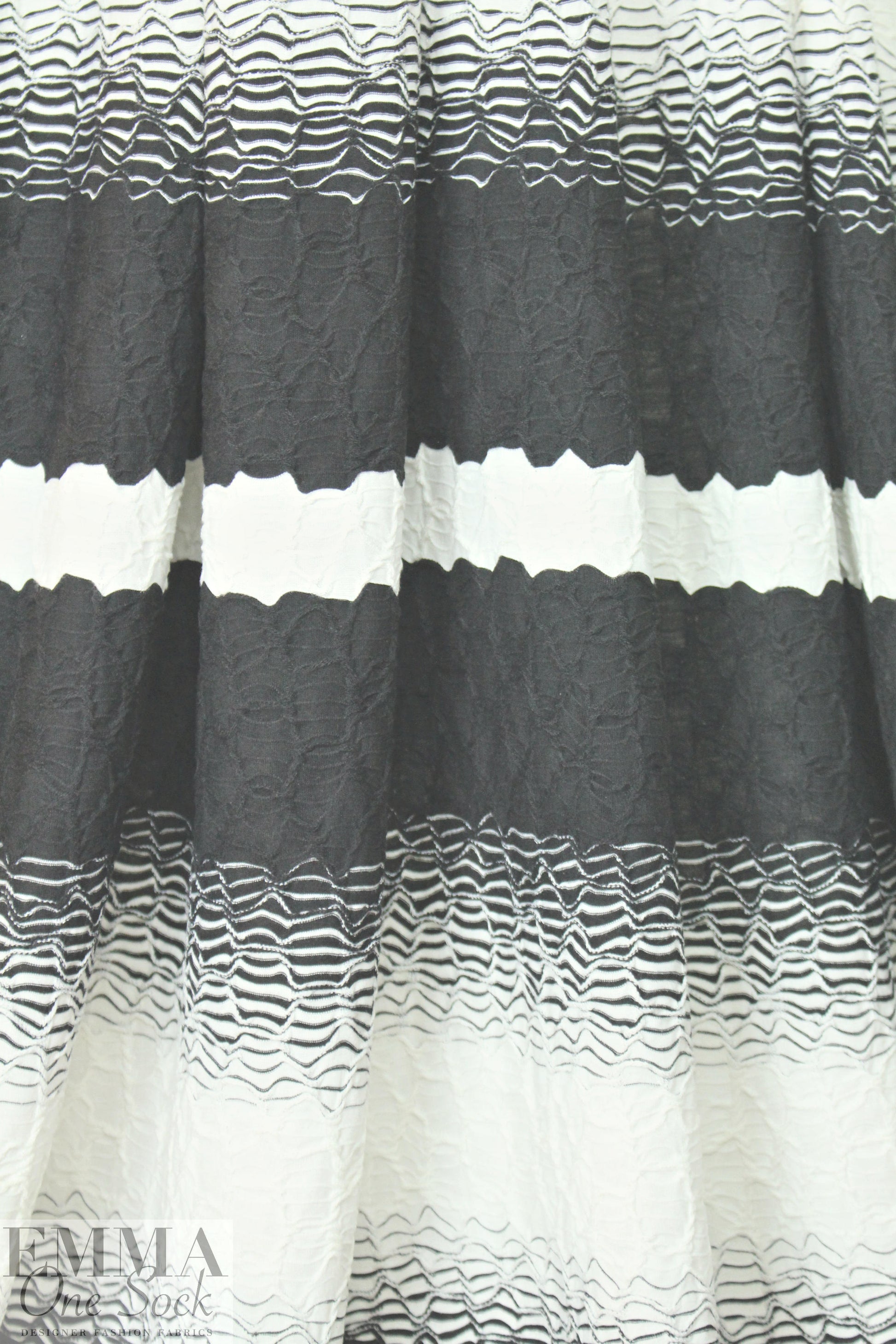 textured yarn-dye knit stripe - black/white 1.75 yd