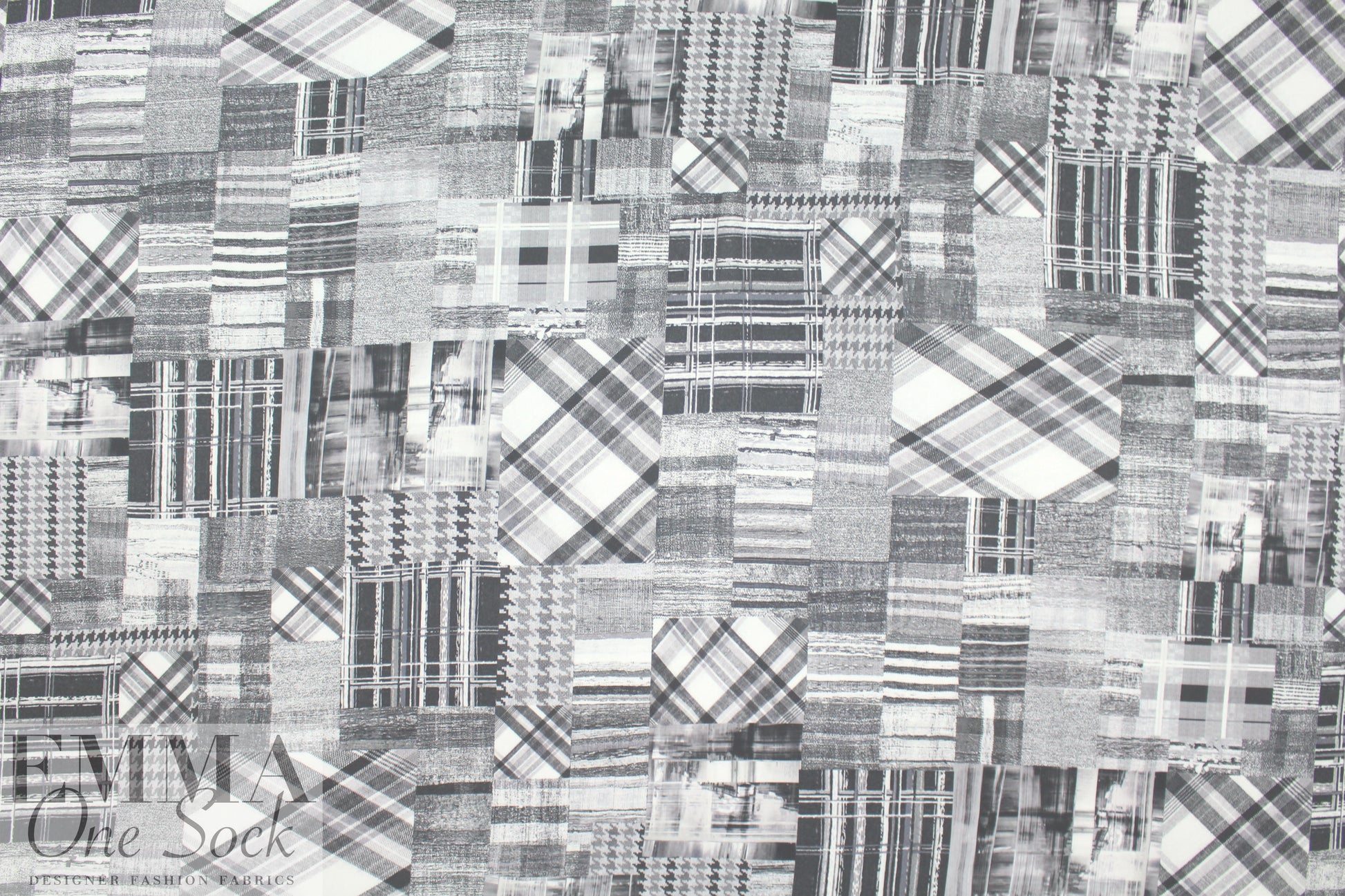 textiles patchwork poly crepe print - newsprint 1.5 yd