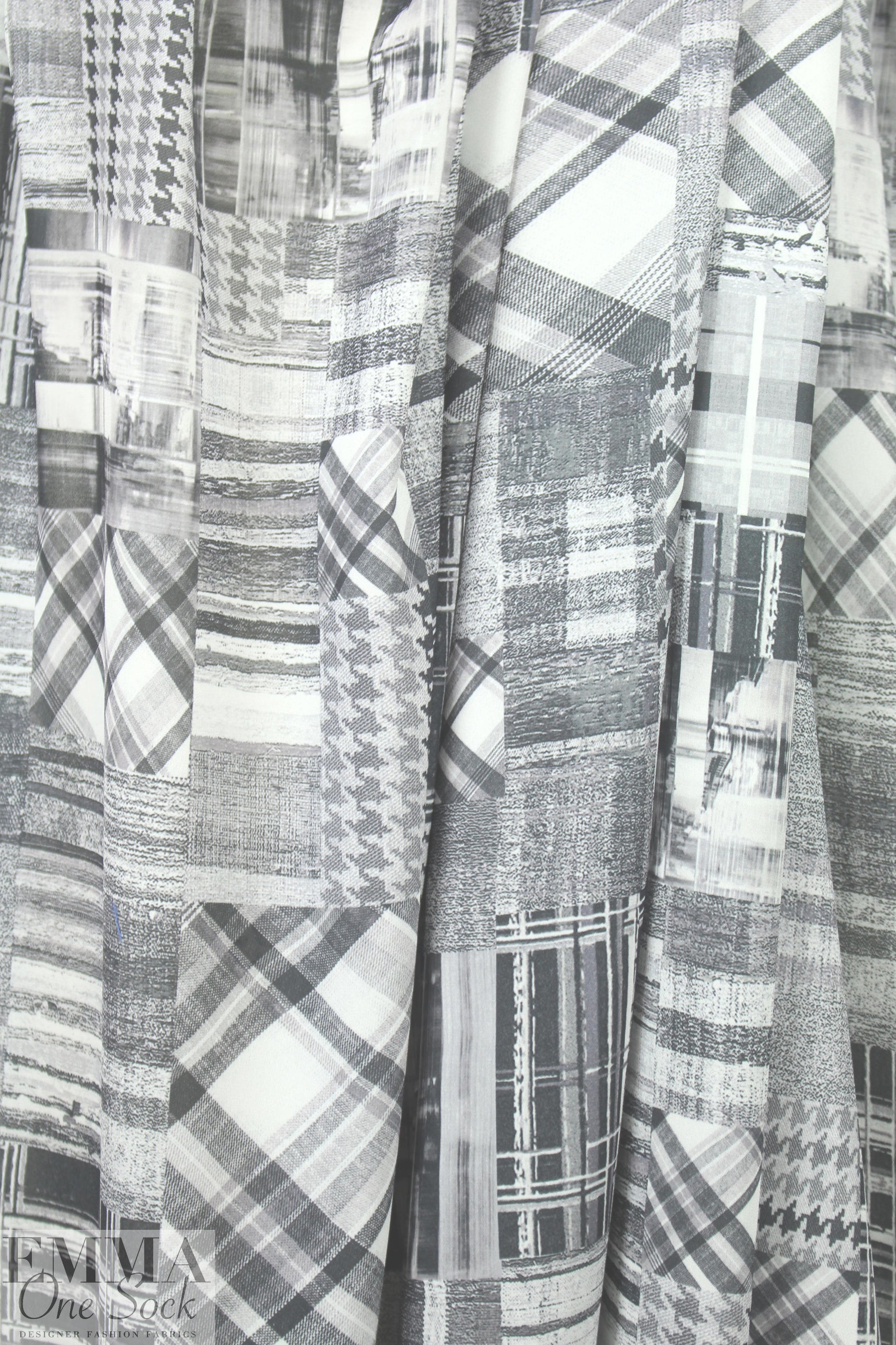 textiles patchwork poly crepe print - newsprint 1.375 yds