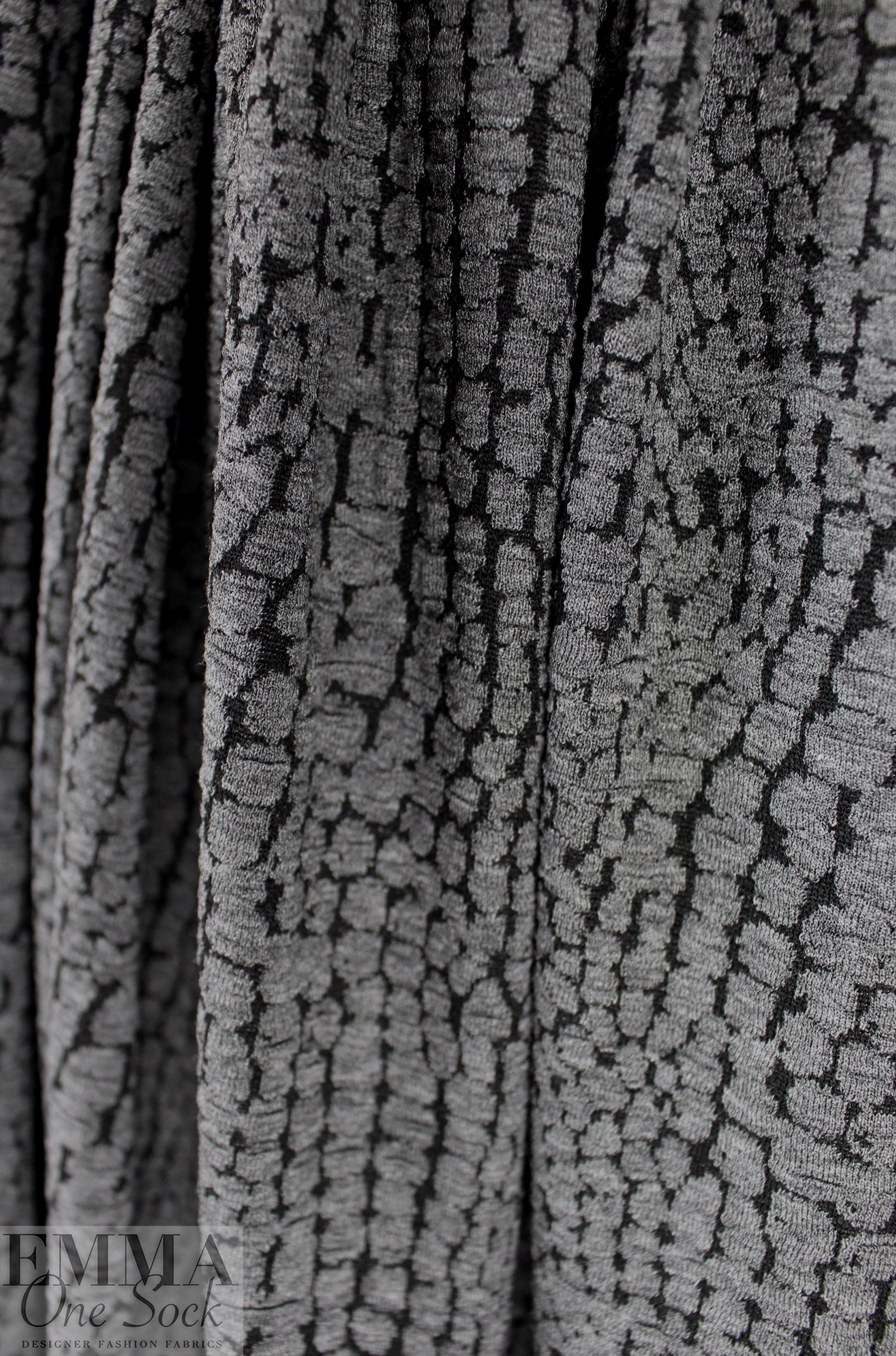 CA designer jacquard doubleknit - gray/black 'reptile' .625 yds