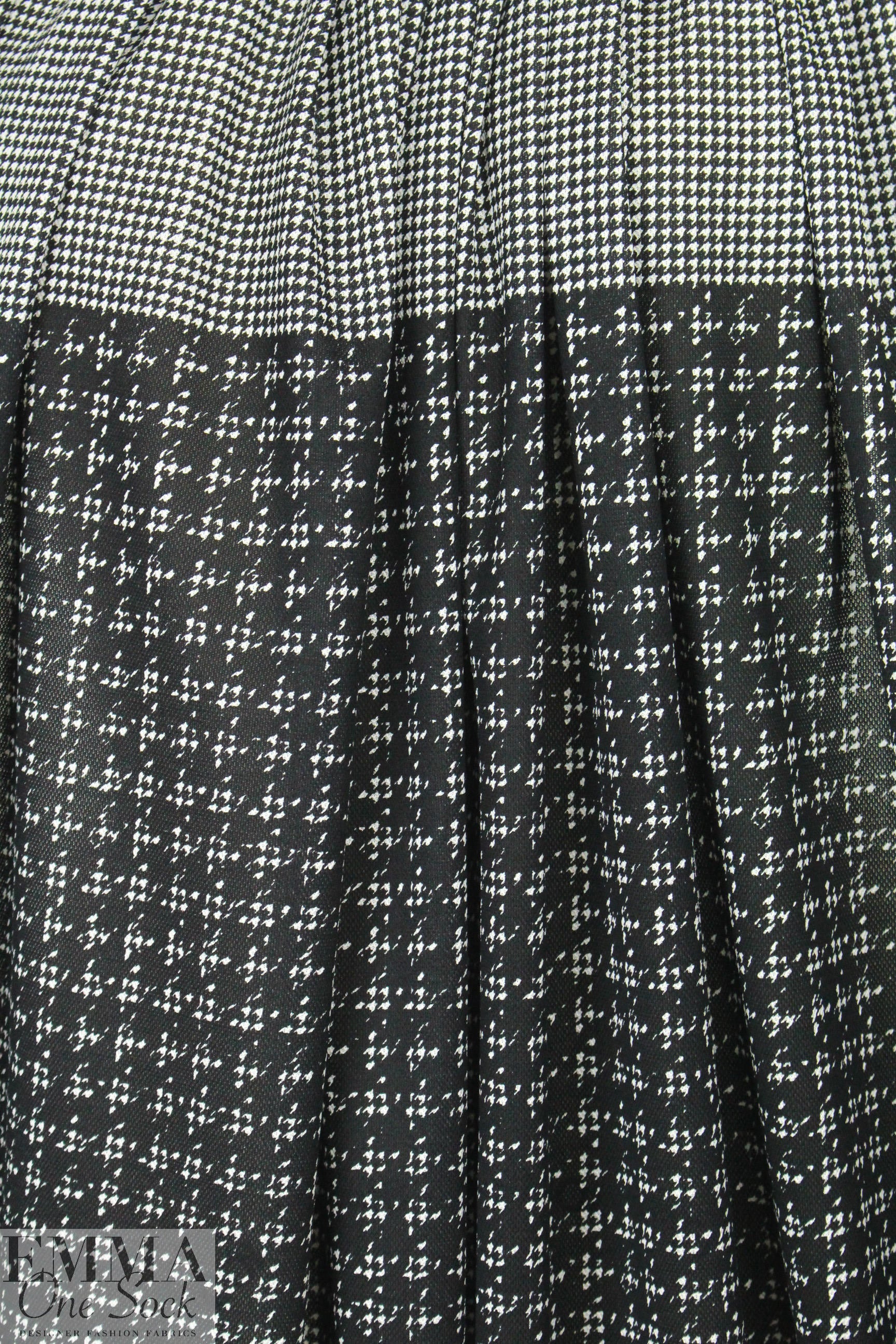 Burberr y houndstooth panel viscose mesh knit