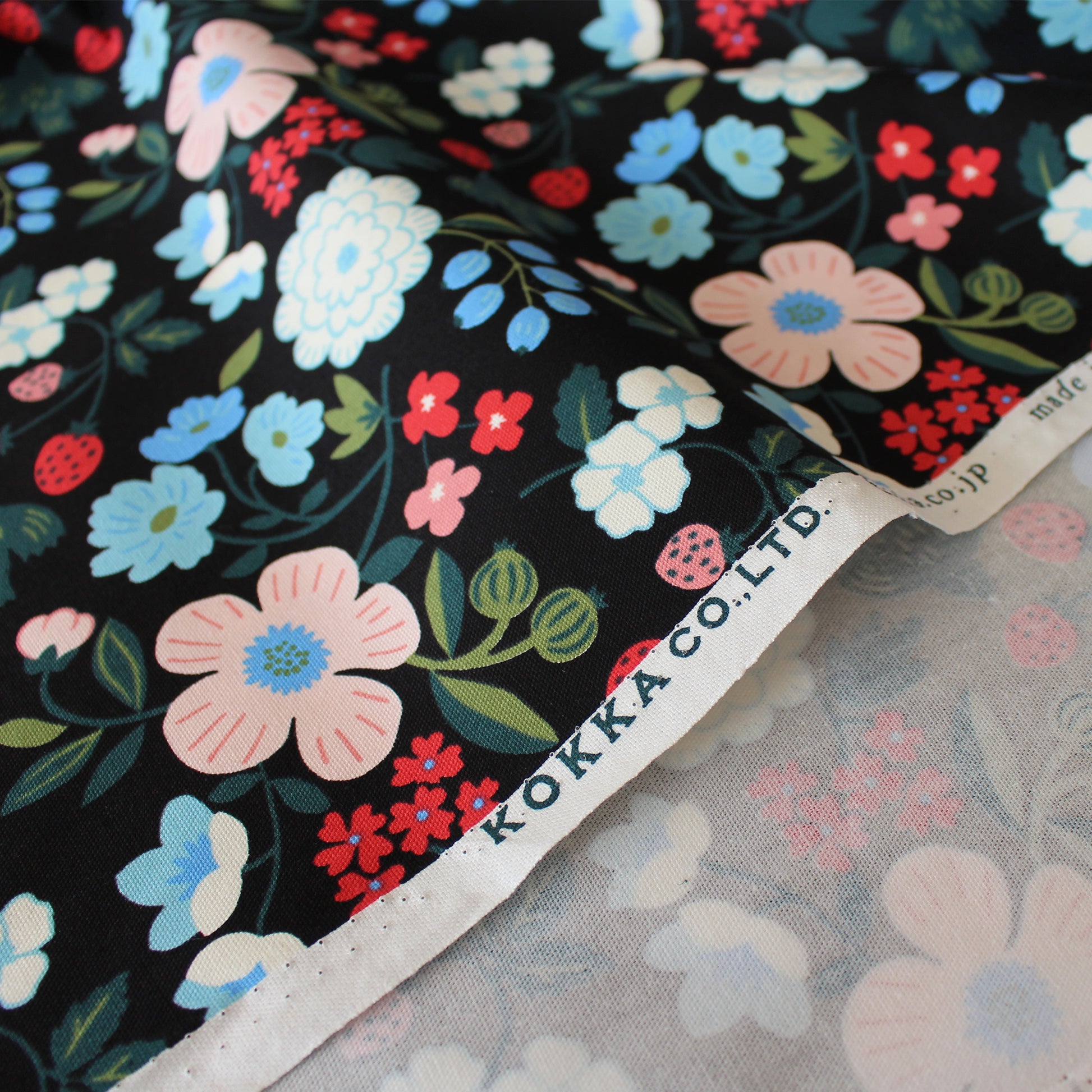 KOKKA 'Sopo' botanical cotton oxford - black