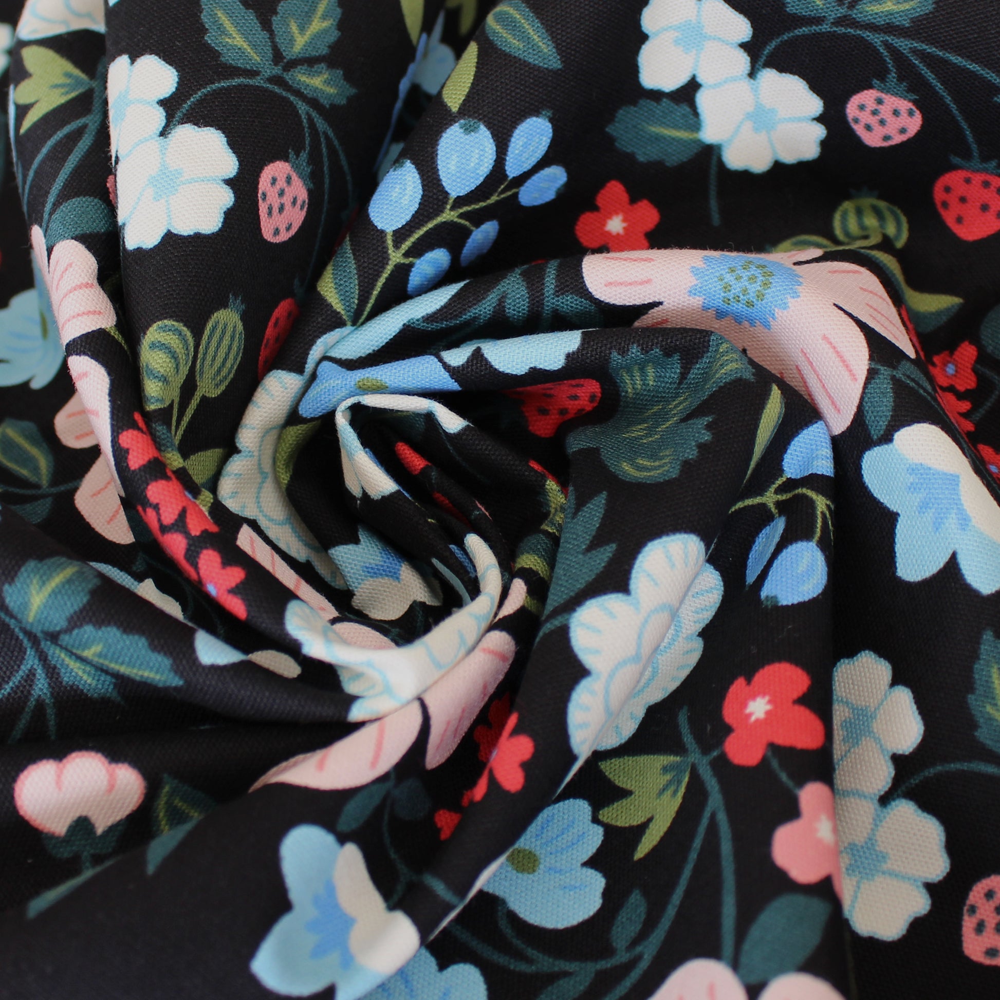 KOKKA 'Sopo' botanical cotton oxford - black